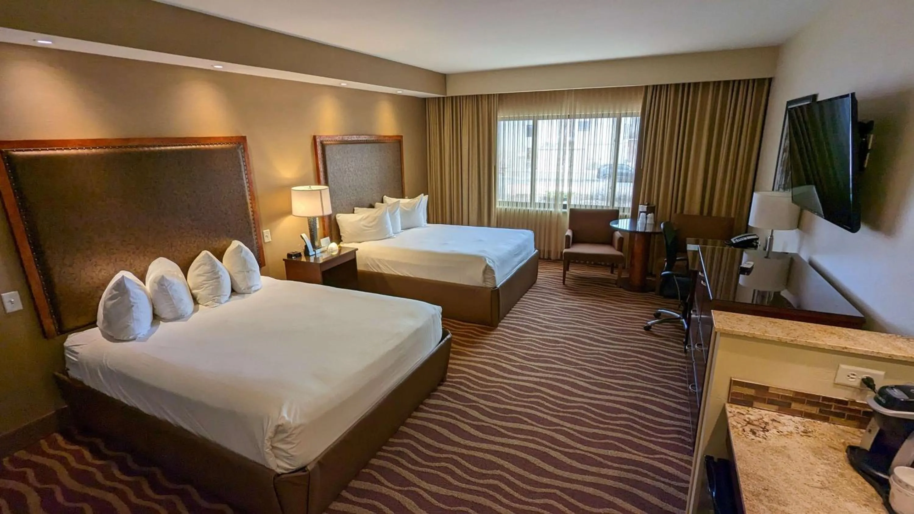 Deluxe Queen Room with Two Queen Beds and Roll-In Shower - Mobility Accessible/Non-Smoking in Holiday Inn Resort The Squire at Grand Canyon by IHG
