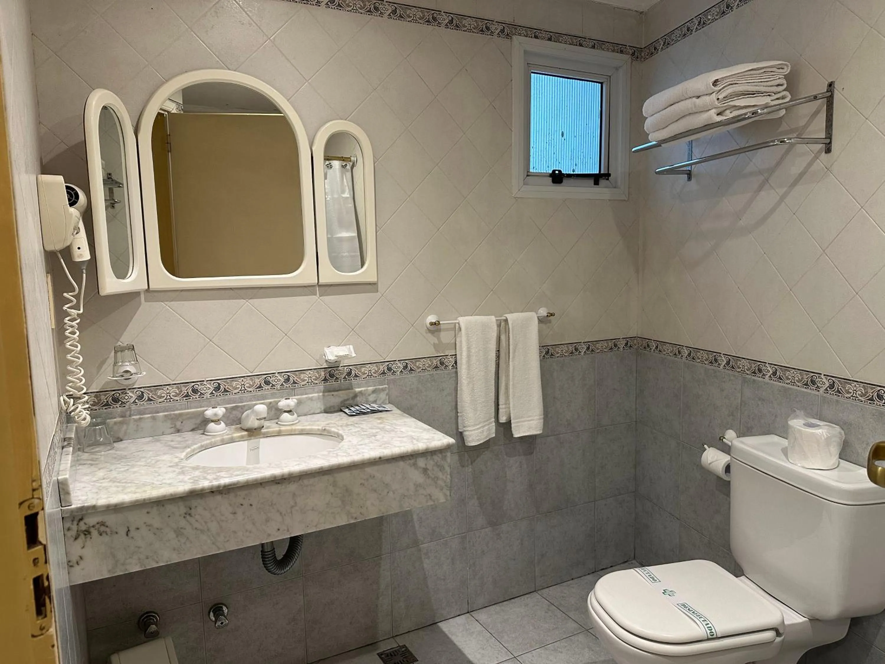 Bathroom in Hotel Guerrero