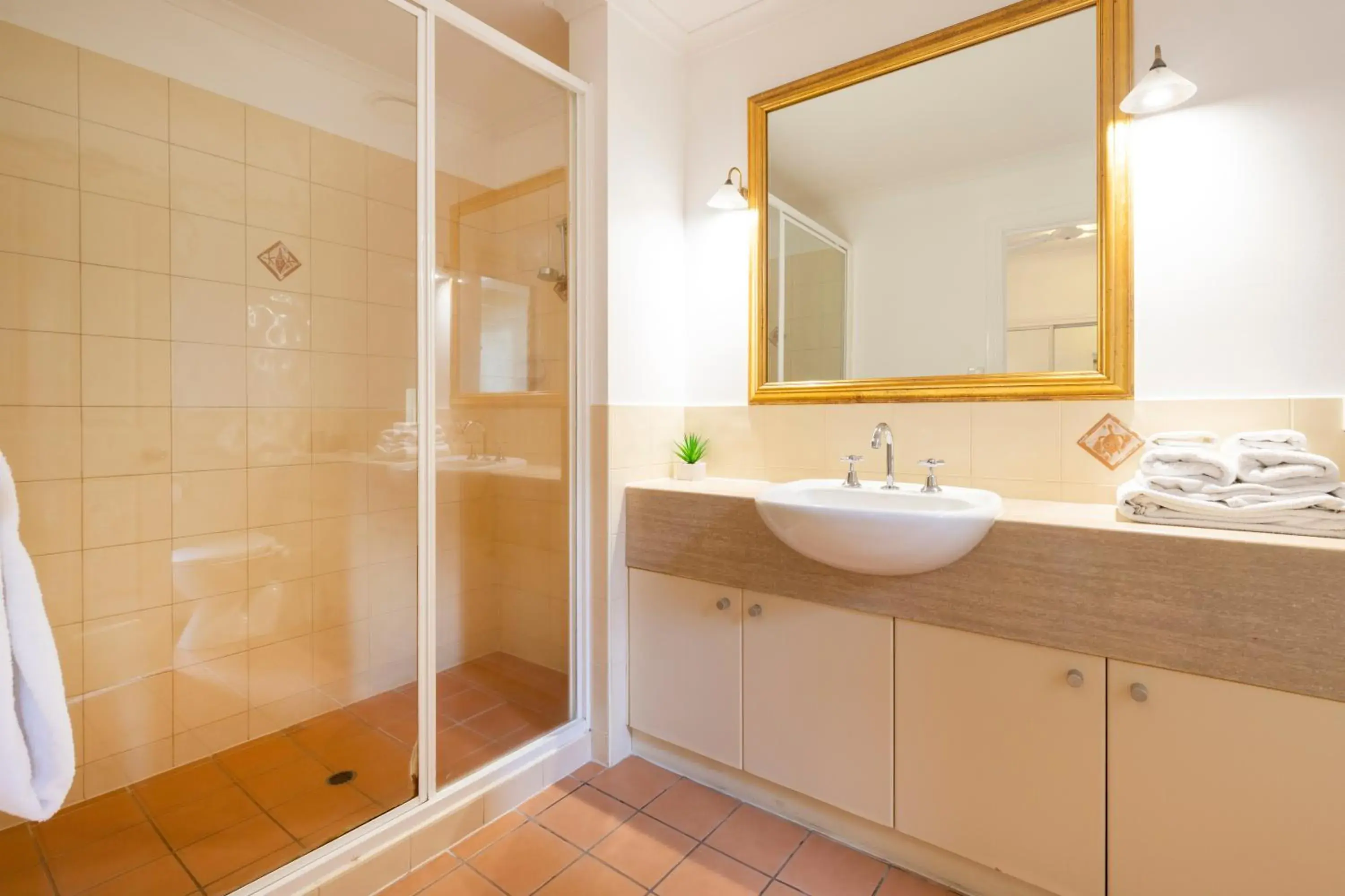 Three-Bedroom Suite in The Mediterranean Port Douglas Three-Bedroom Suite in The Mediterranean Port Douglas