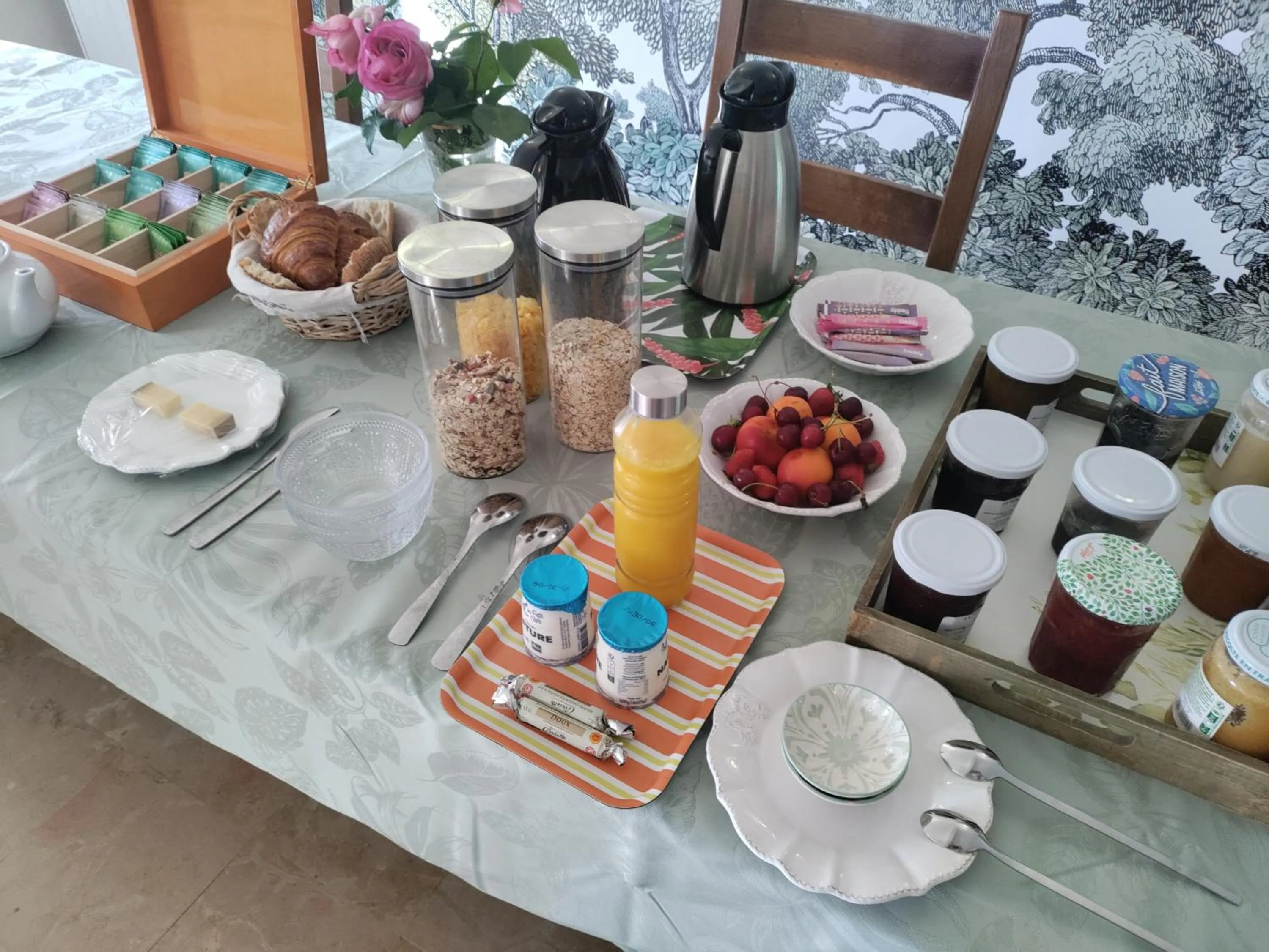 Buffet breakfast in La Barbotiere