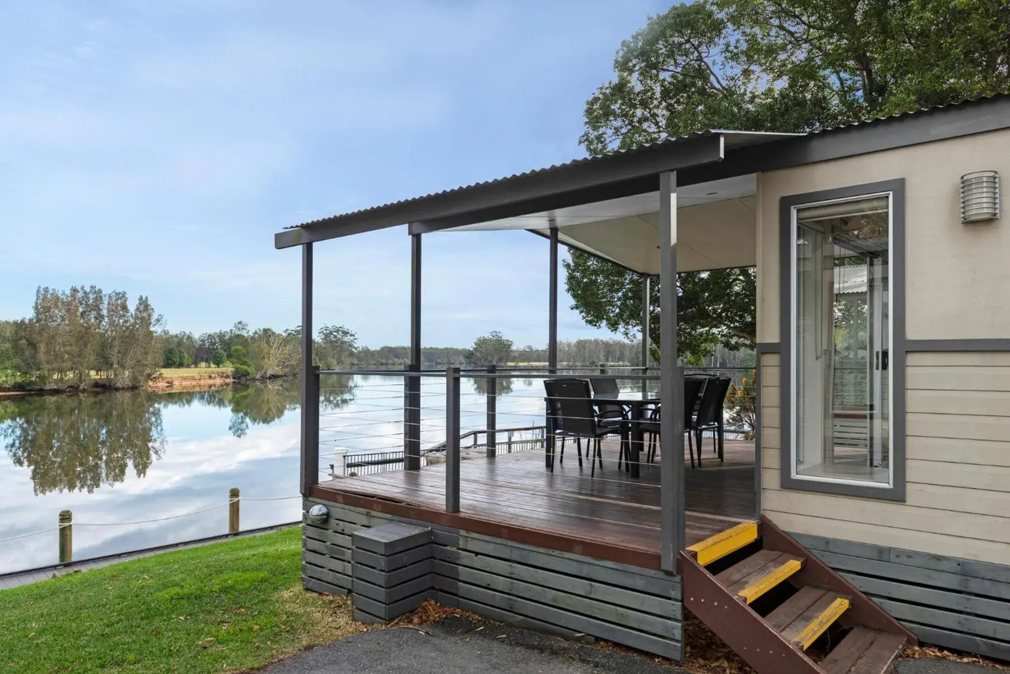 Deluxe 2 Bedroom Riverfront Cabin in Discovery Parks - Forster Deluxe 2 Bedroom Riverfront Cabin in Discovery Parks - Forster