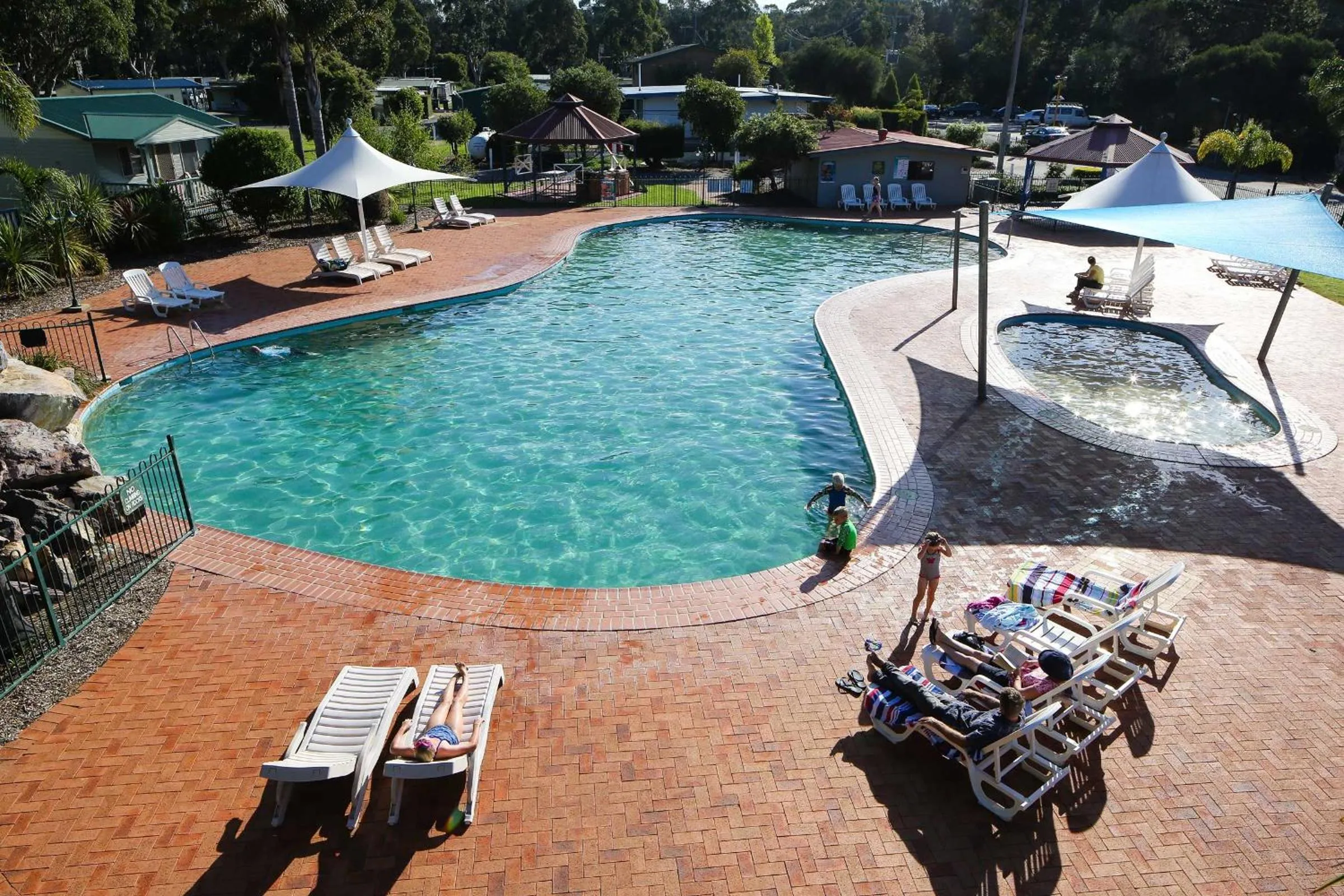 Swimming pool in Discovery Parks - Eden