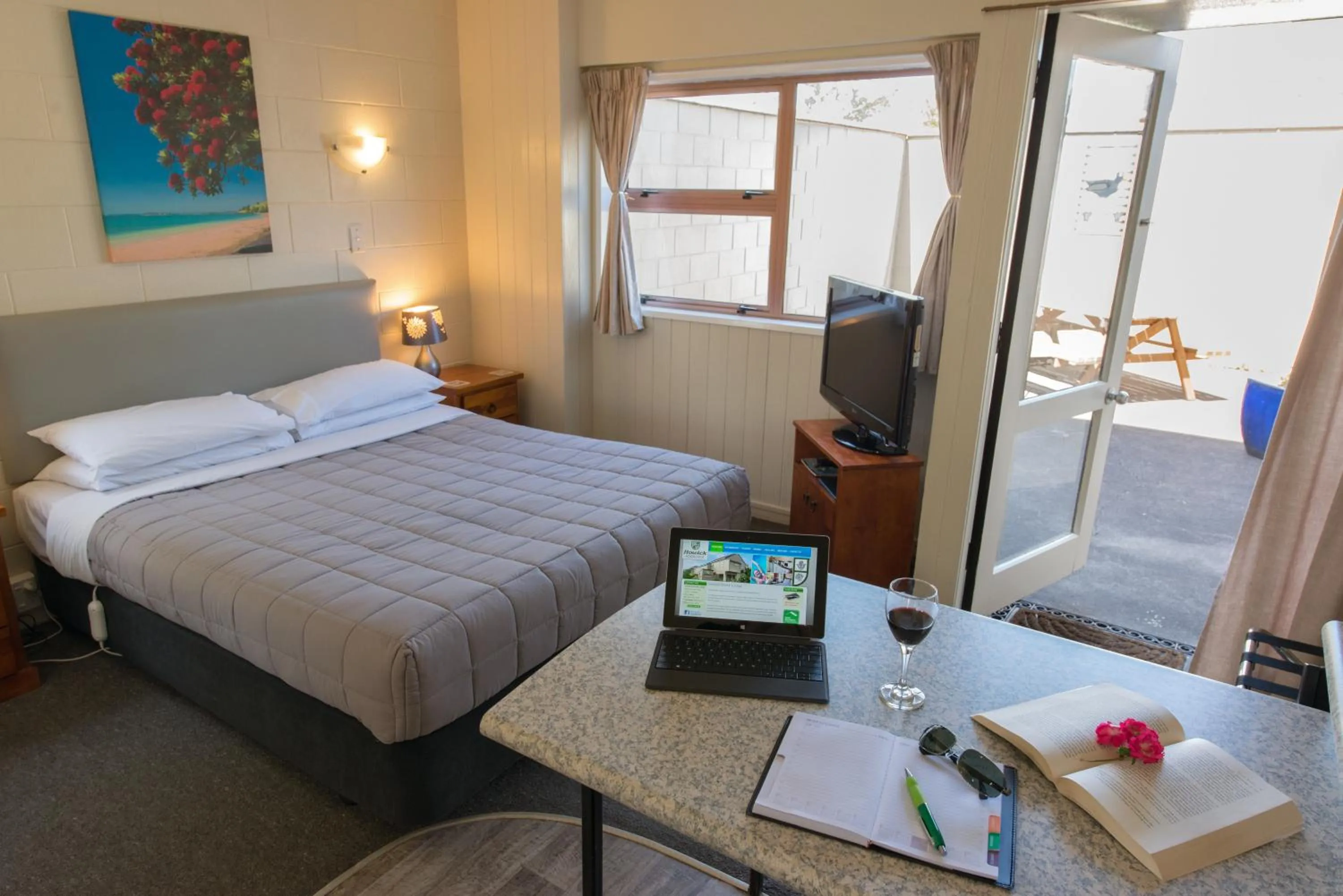 Bedroom, Bed in Howick Motor Lodge