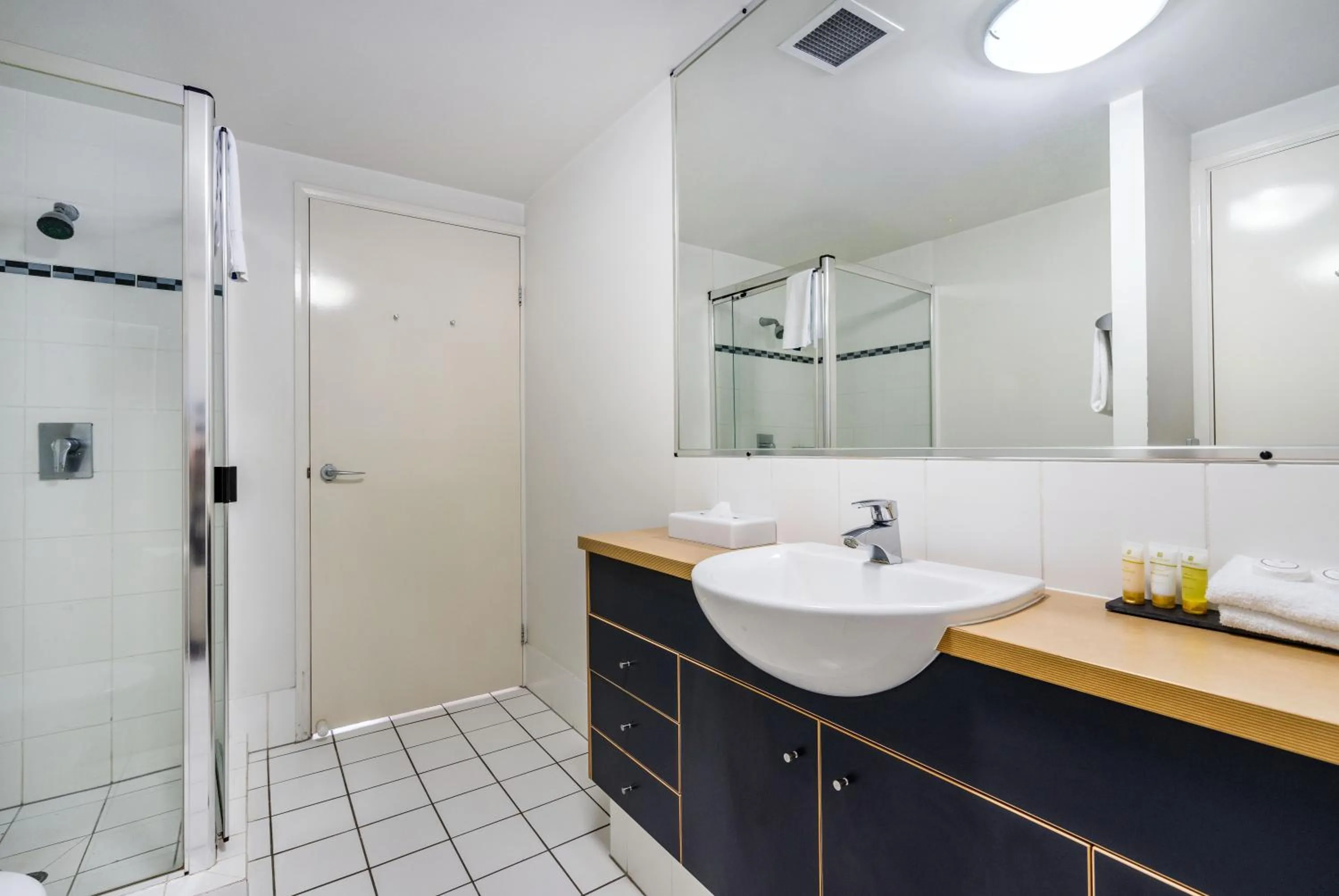 Shower in The Docks On Goodwin