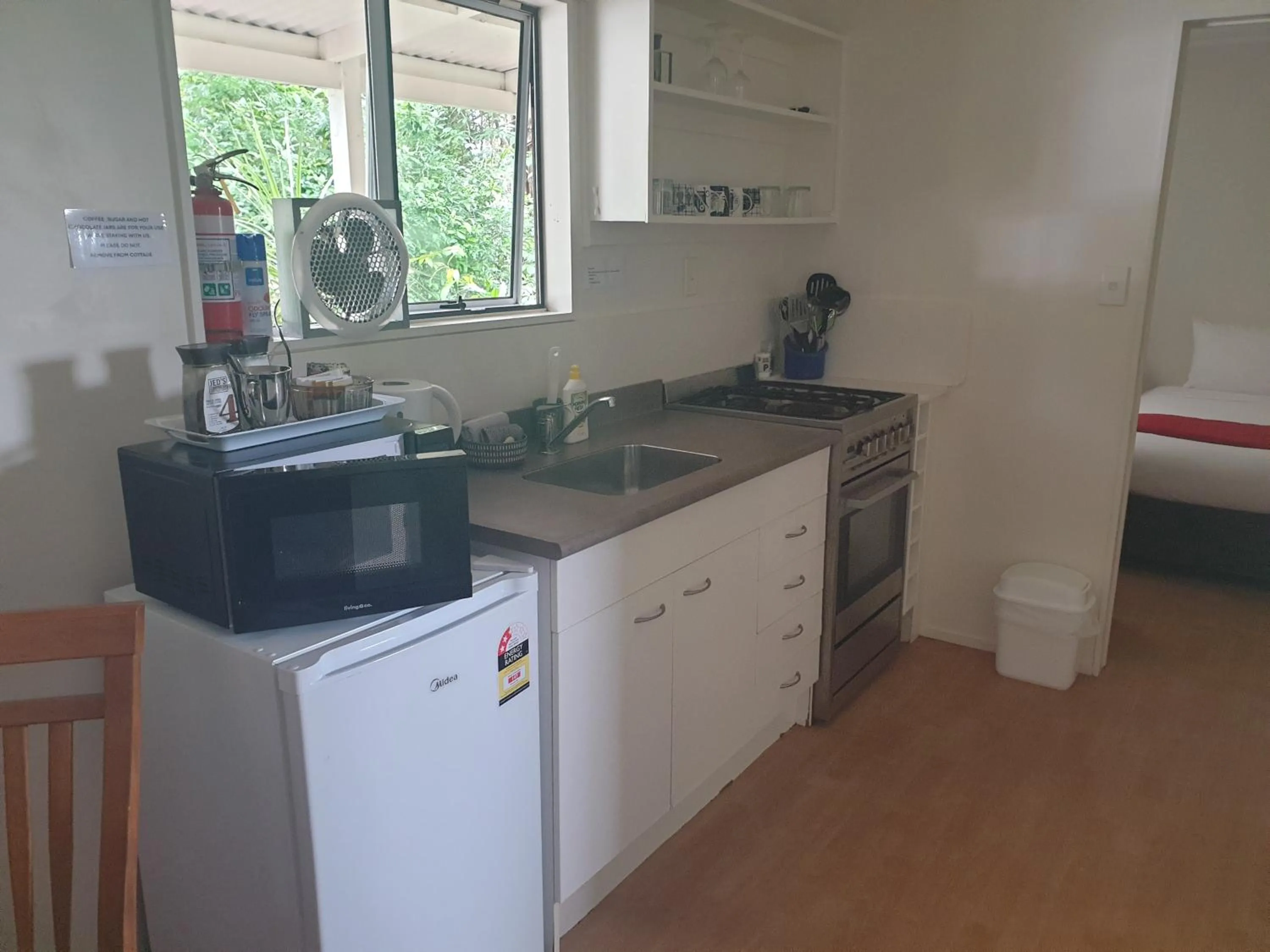 Kitchen or kitchenette in Woodlands Motel