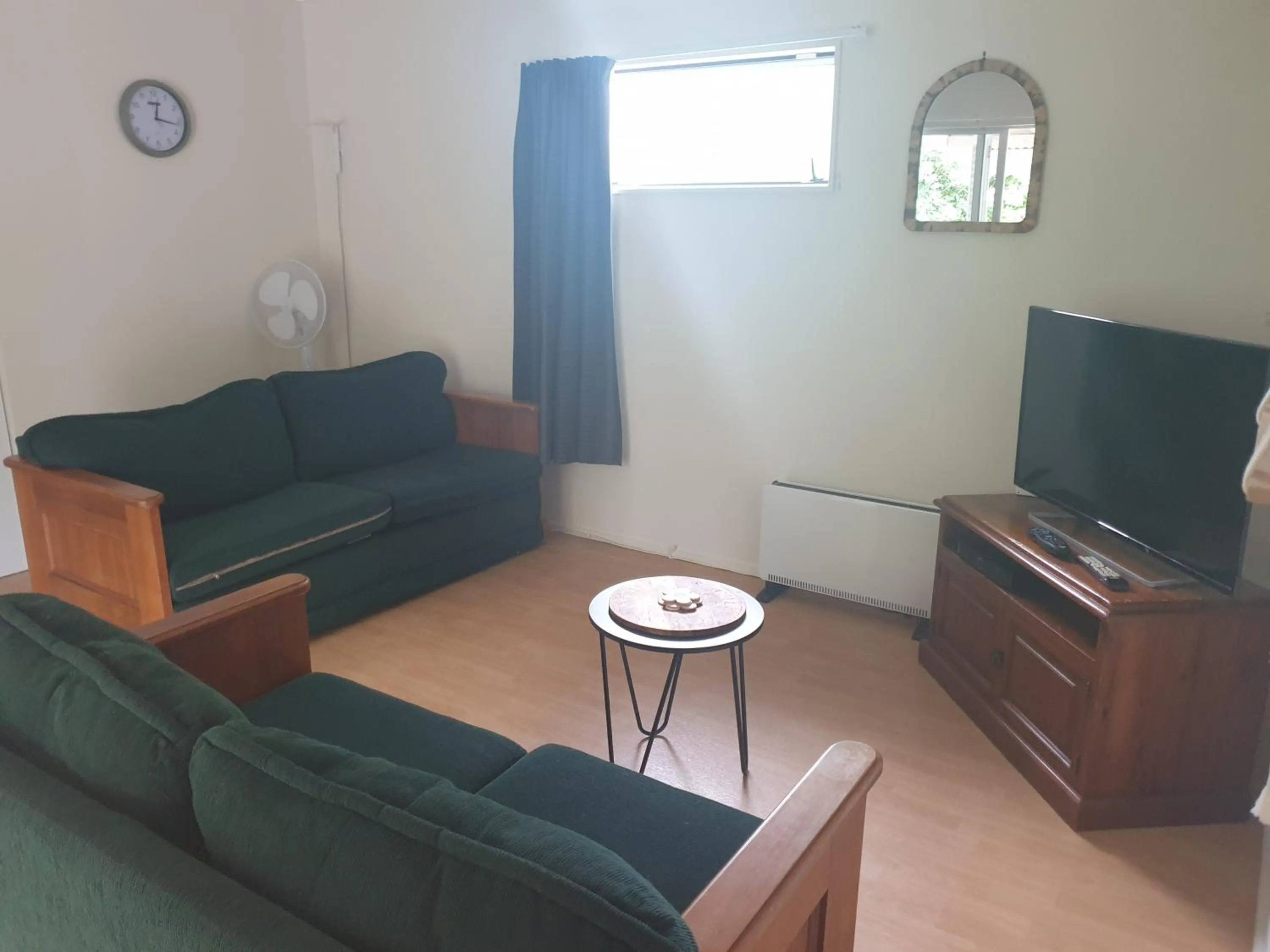 Living room in Woodlands Motel