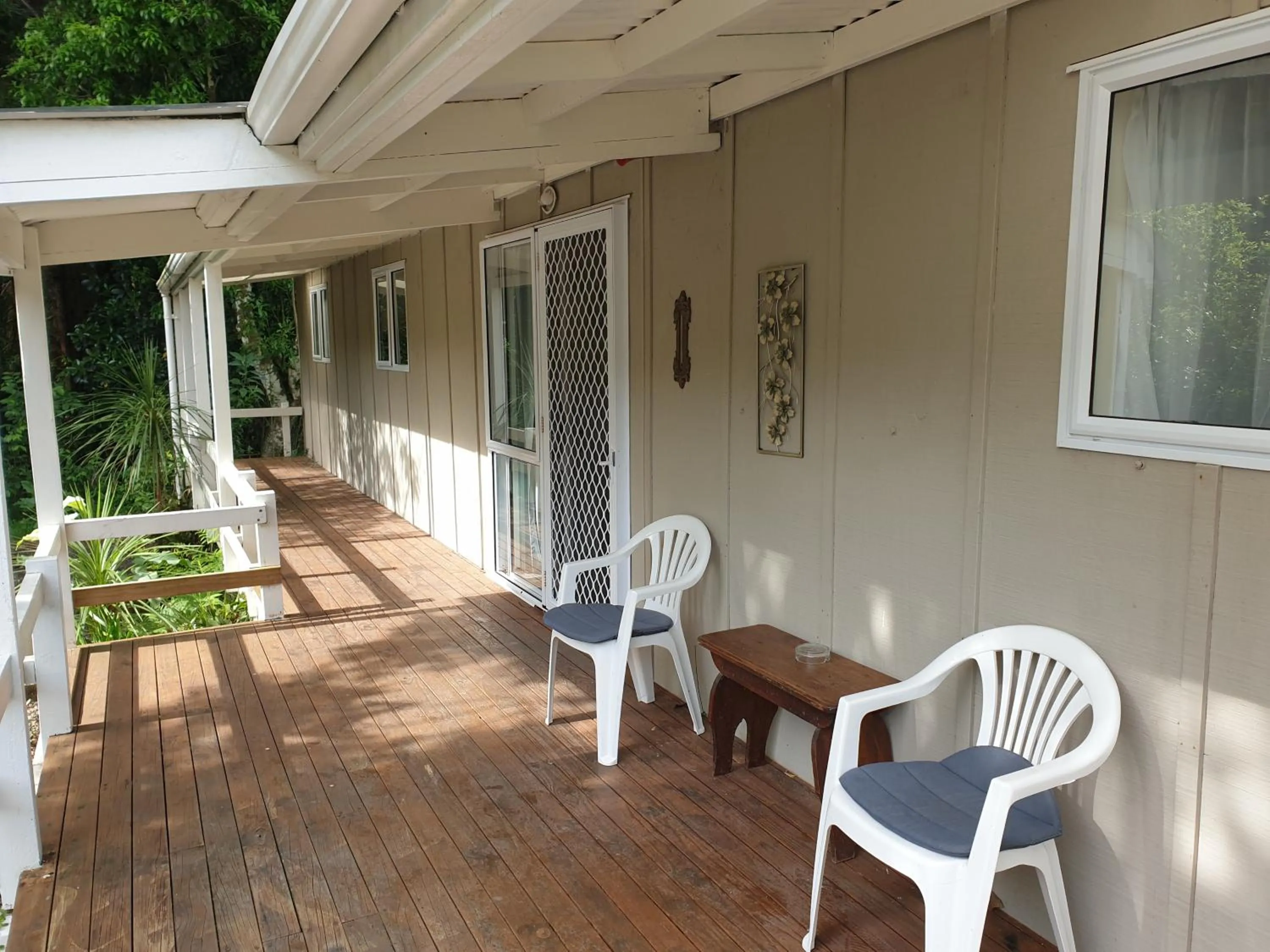 Two-Bedroom Cottage in Woodlands Motel