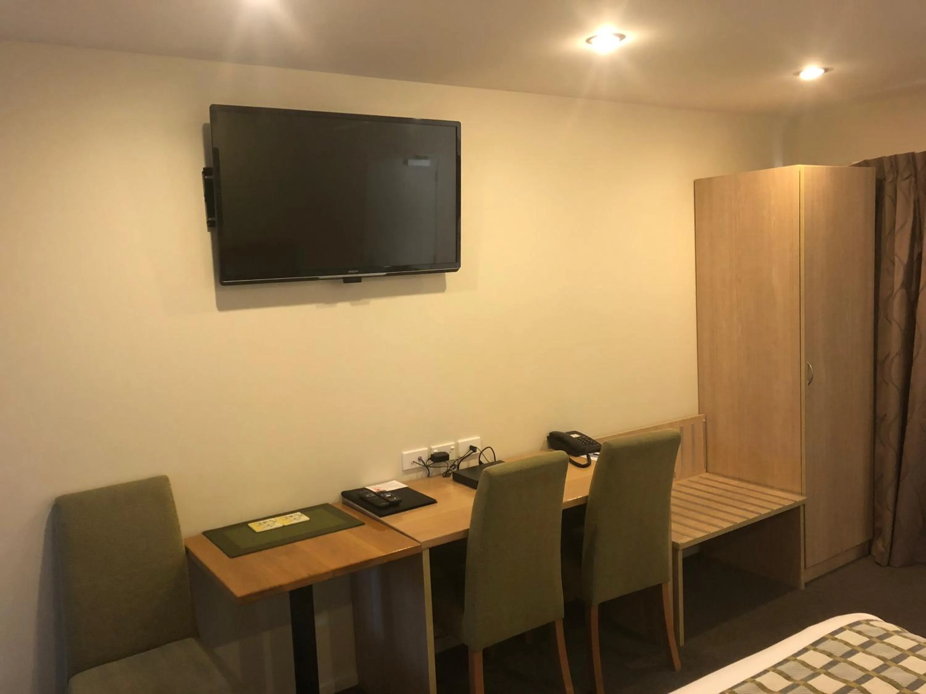 TV and multimedia in 555 Motel Dunedin