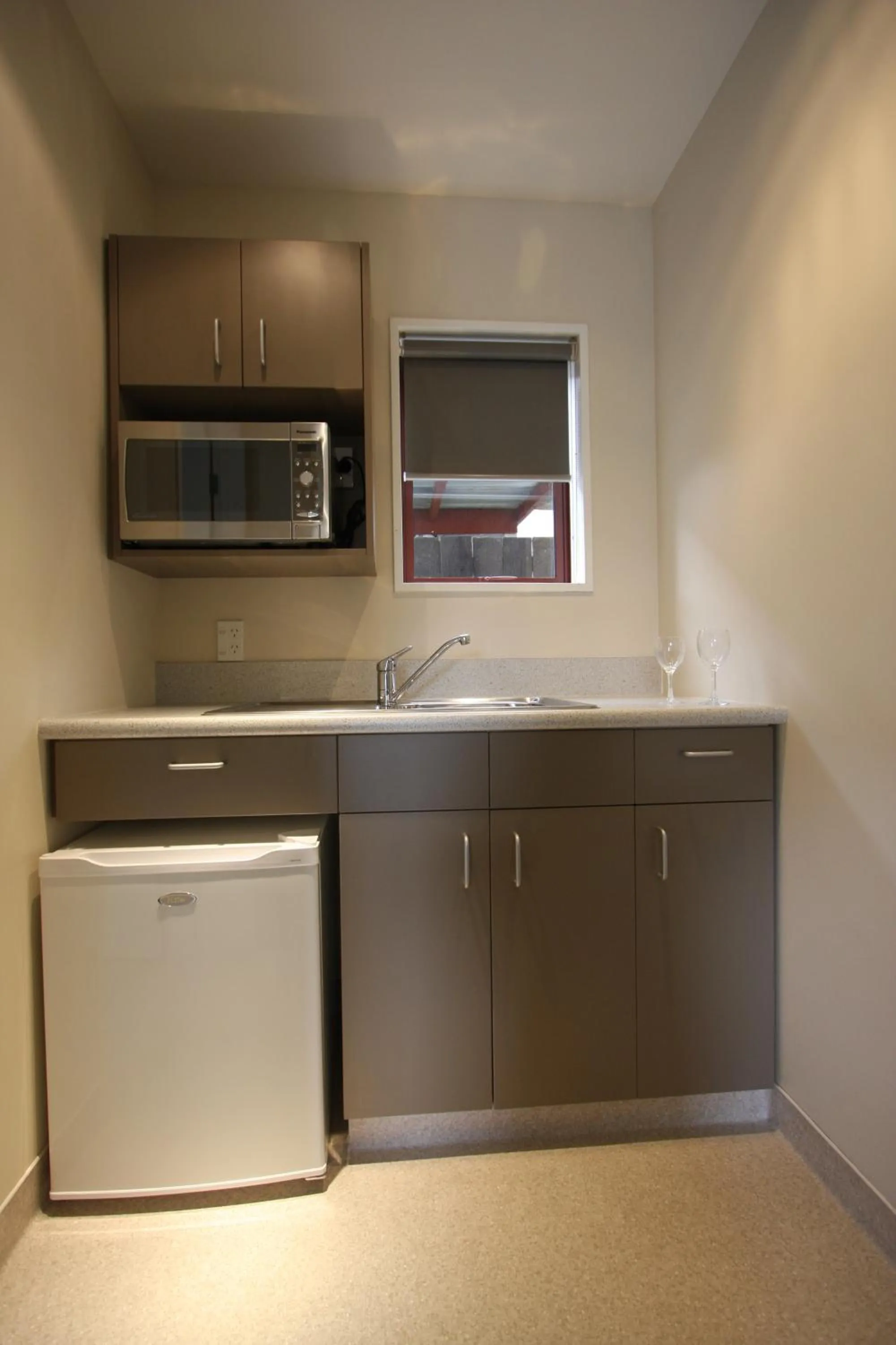 Kitchen or kitchenette in 555 Motel Dunedin