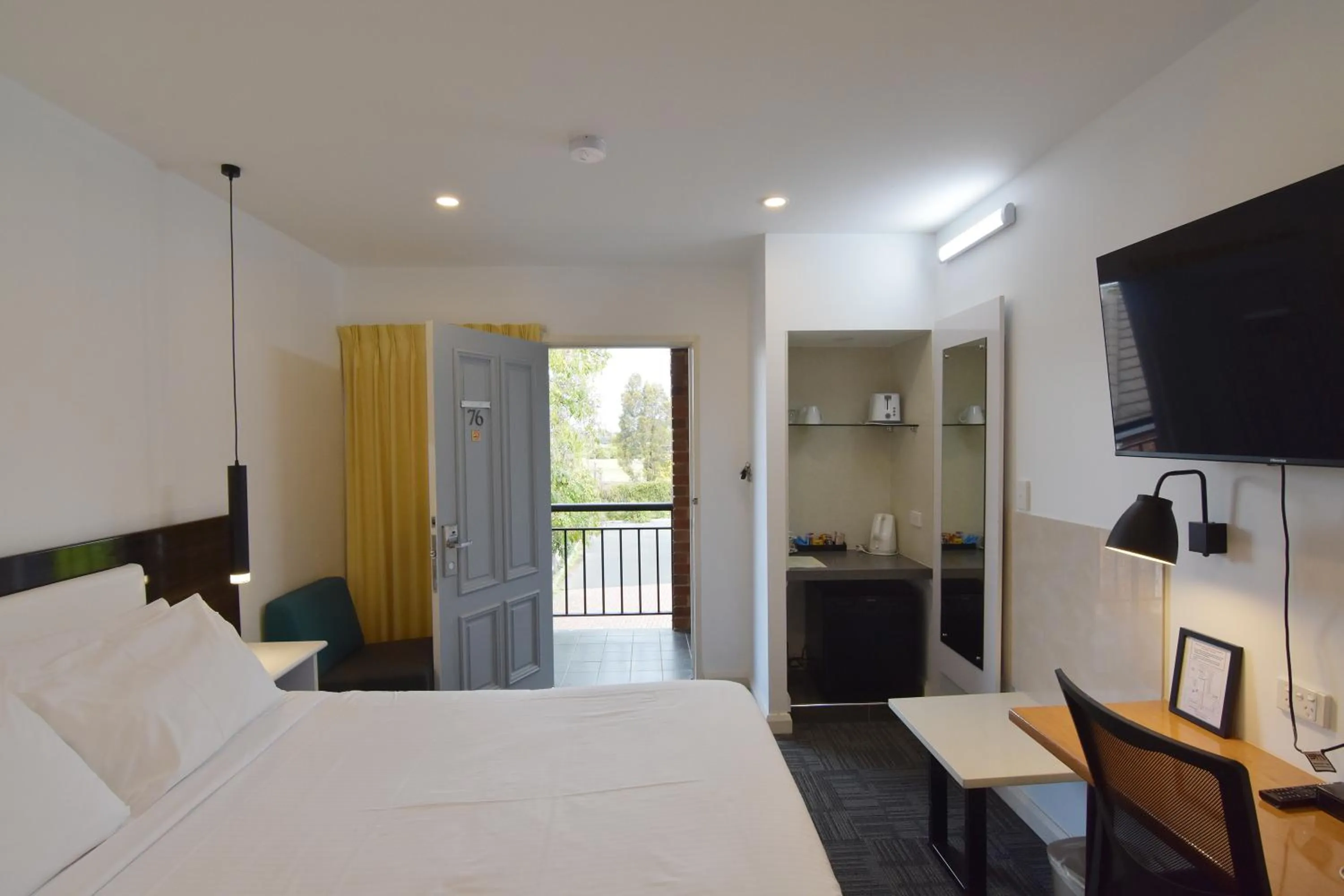 TV and multimedia, Bed in Best Western Plus Buckingham International