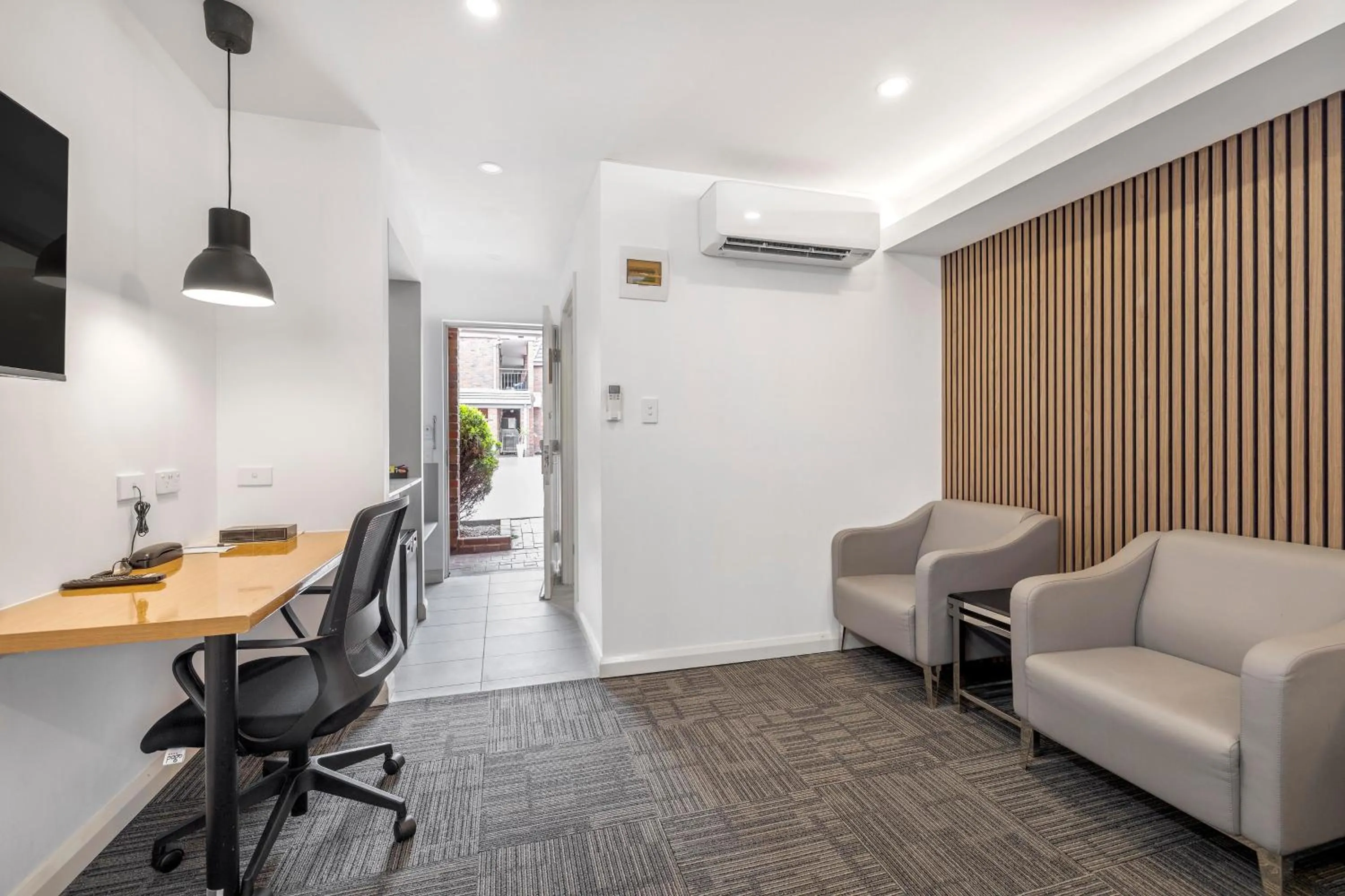 TV and multimedia in Best Western Plus Buckingham International