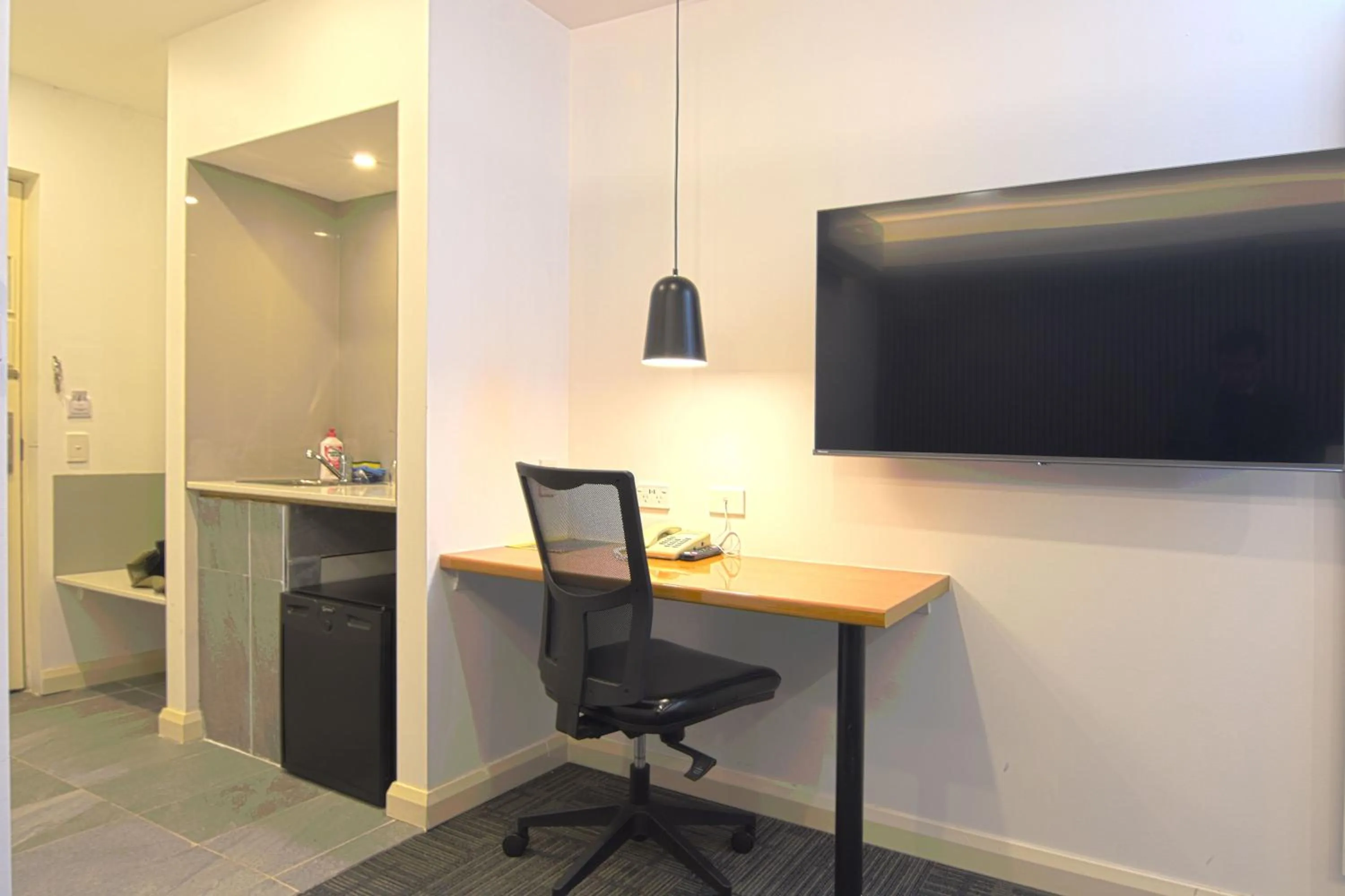 TV and multimedia in Best Western Plus Buckingham International