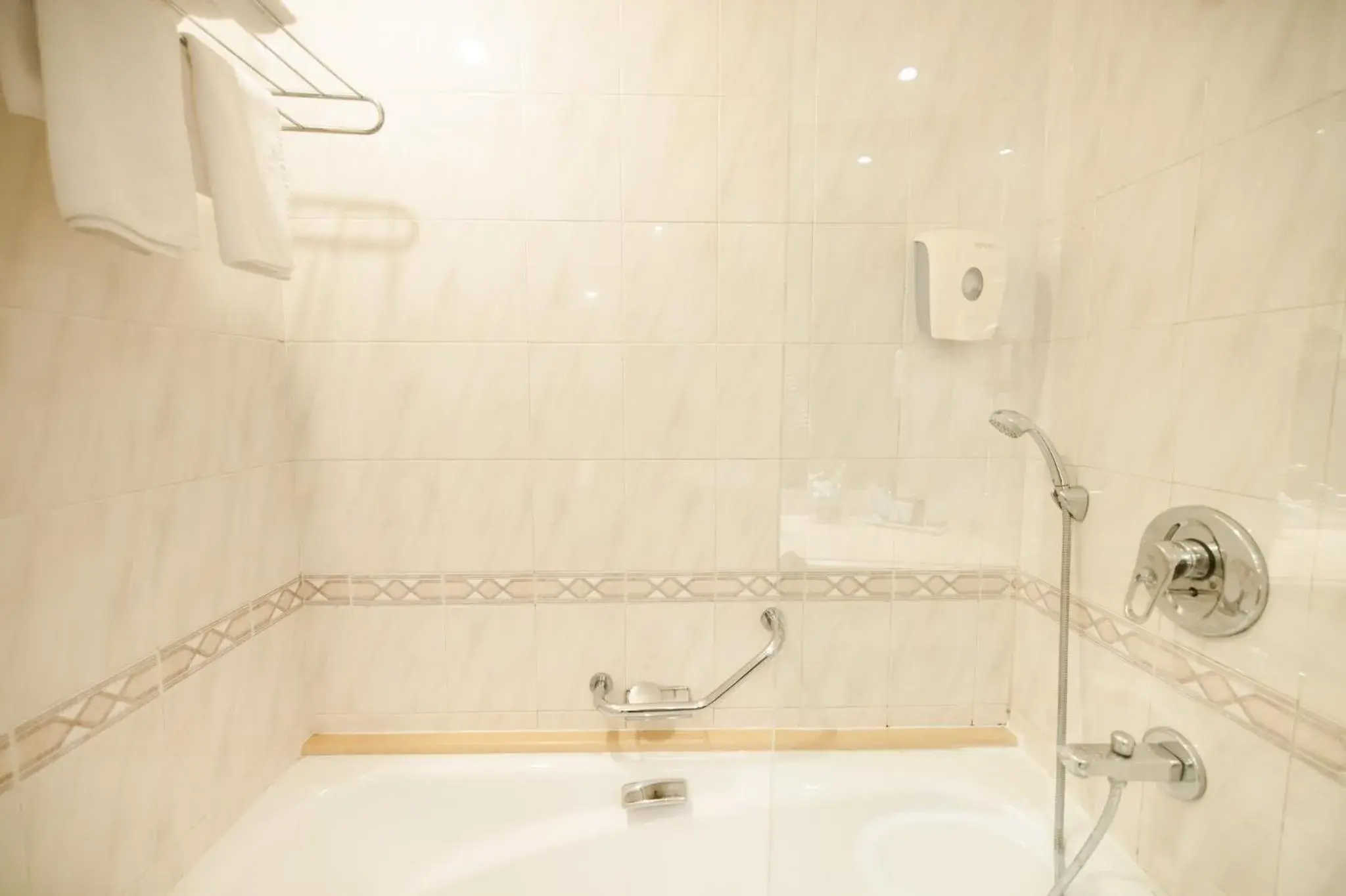 Superior Double or Twin Room - single occupancy in Grand Court Hotel Superior Double or Twin Room - single occupancy in Grand Court Hotel