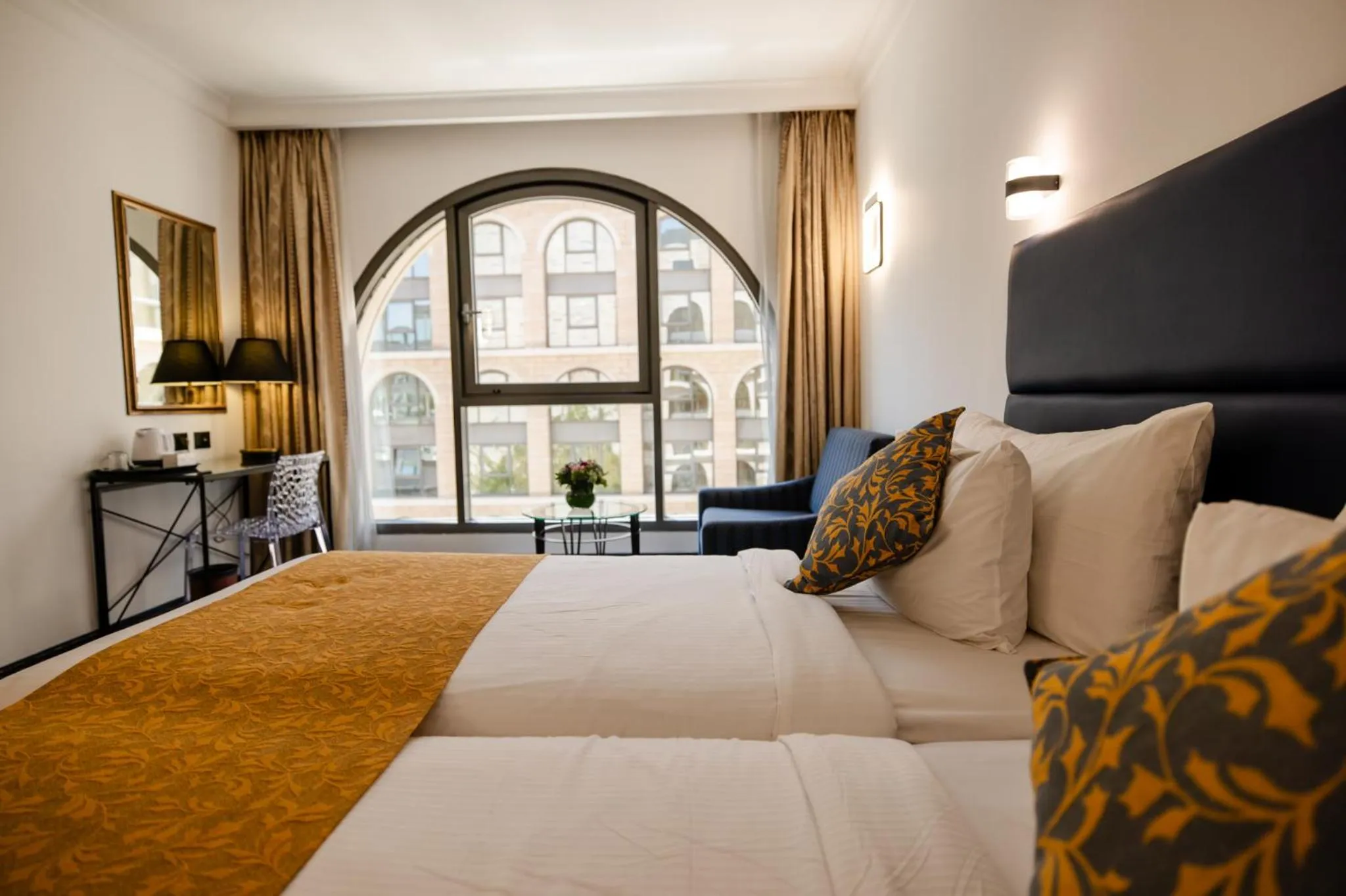 Living room, Bed in Grand Court Hotel