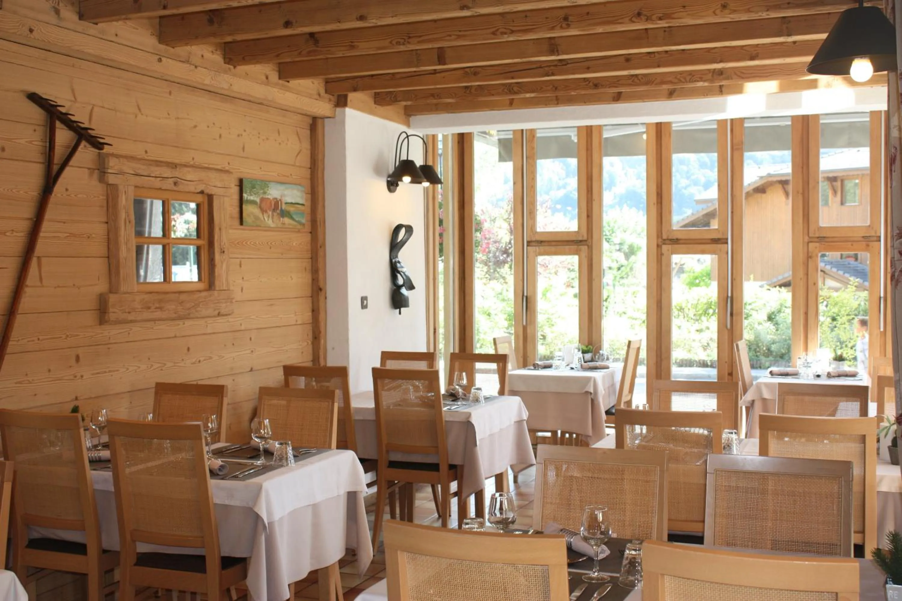 Restaurant/places to eat in Logis Hotel Gai Soleil