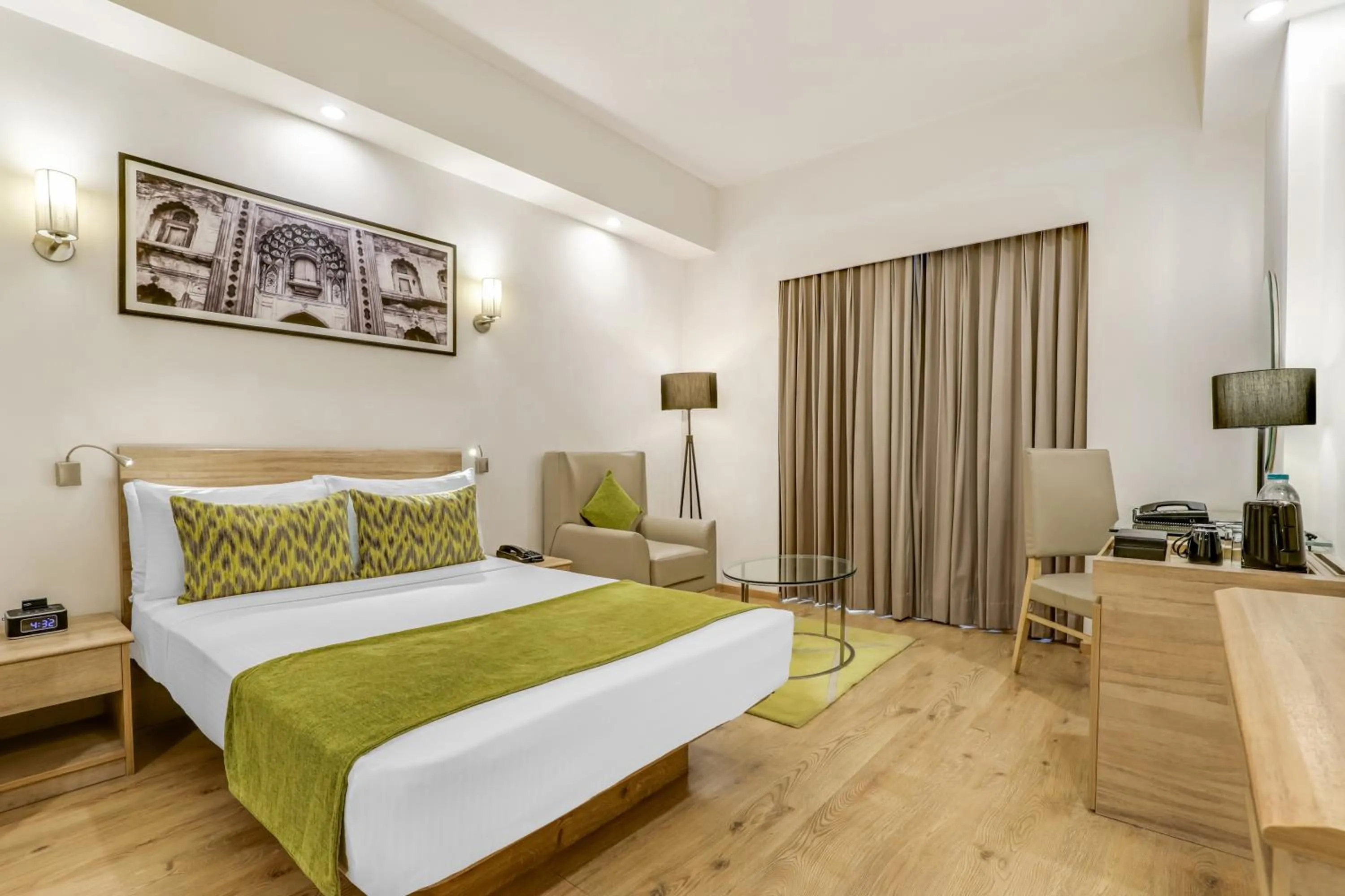 Bedroom, Bed in Lemon Tree Premier City Center