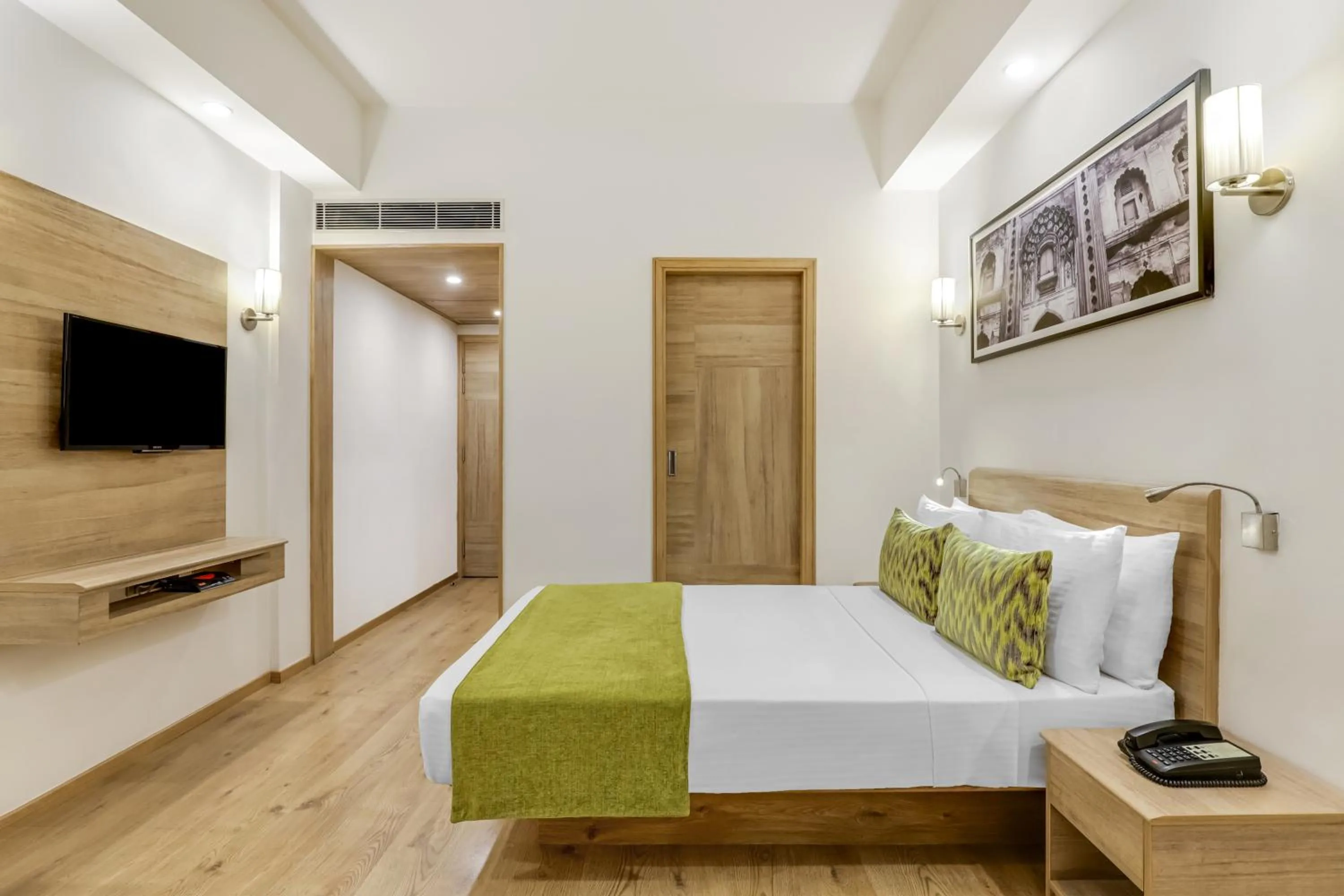 Bedroom, Bed in Lemon Tree Premier City Center