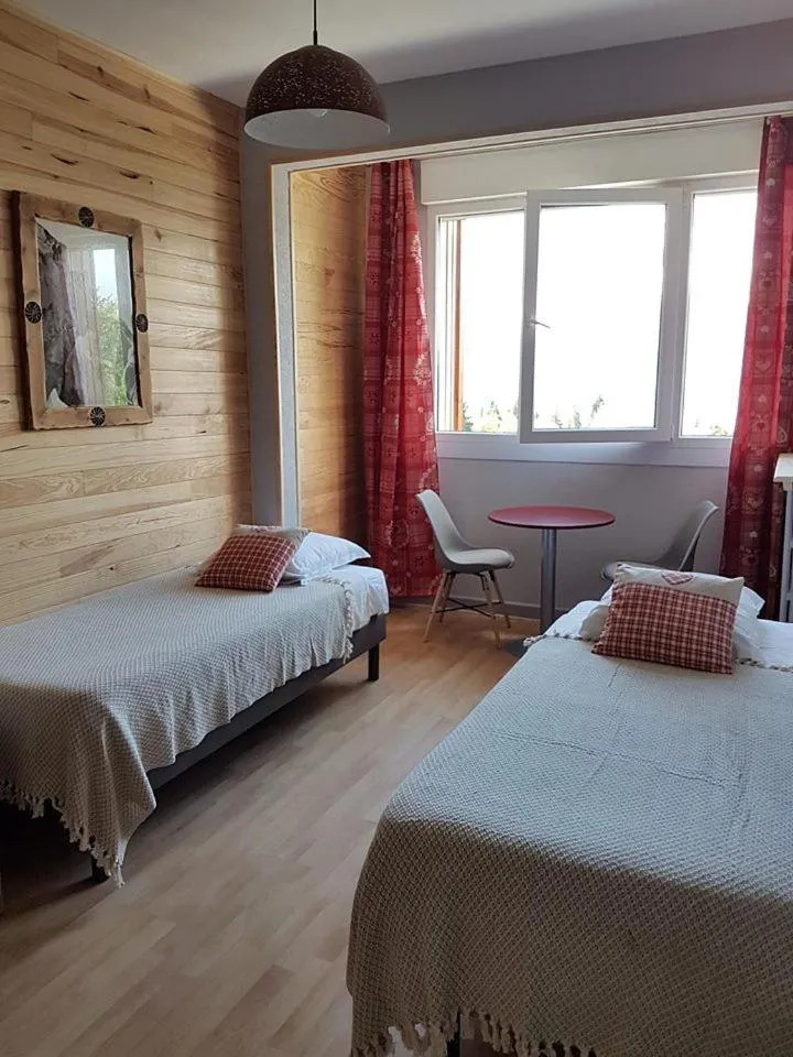 Living room, Bed in Résidence Le Fontenay