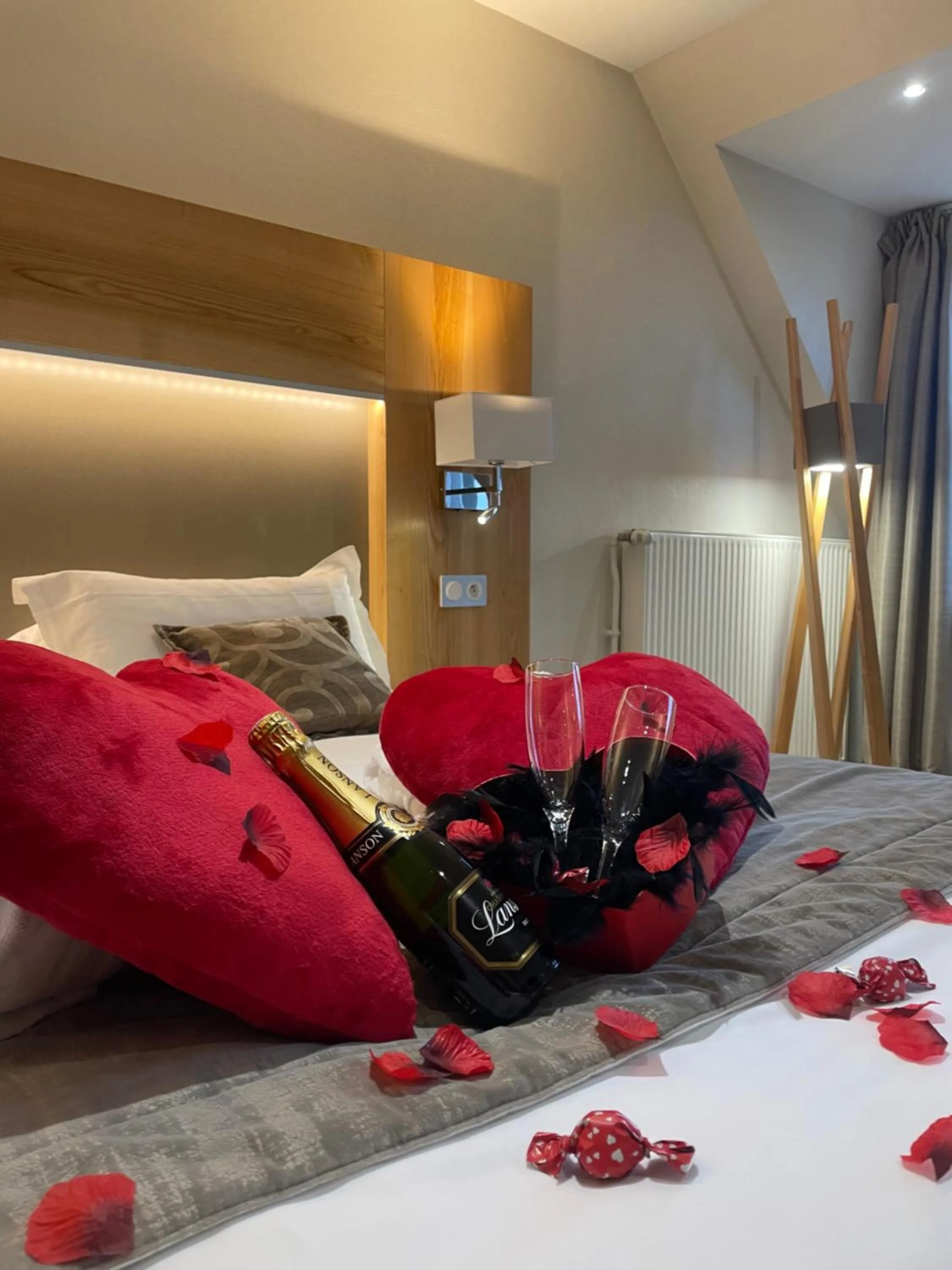 Decorative detail, Bed in Hotel Le Cercle