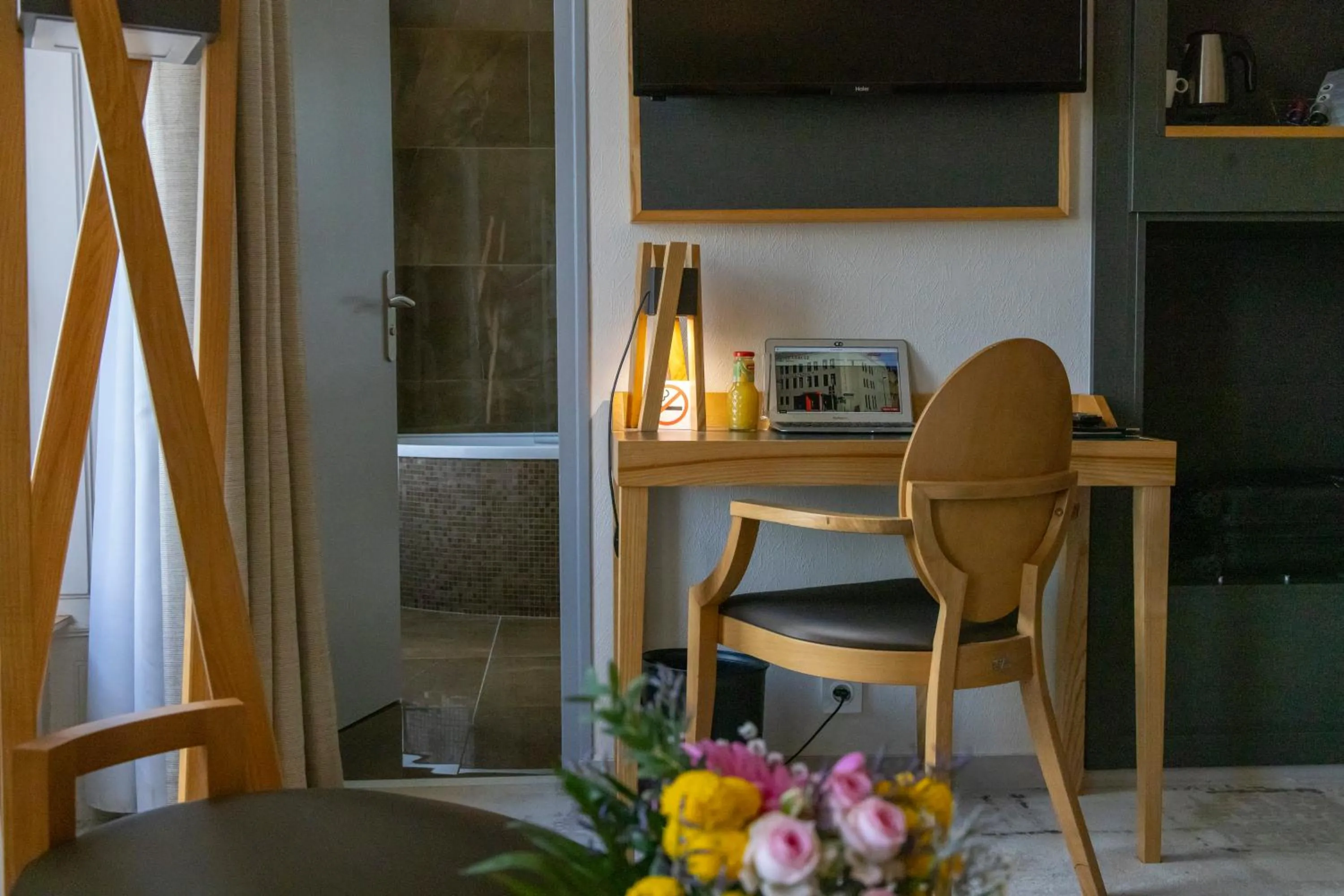Seating area in Hotel Le Cercle