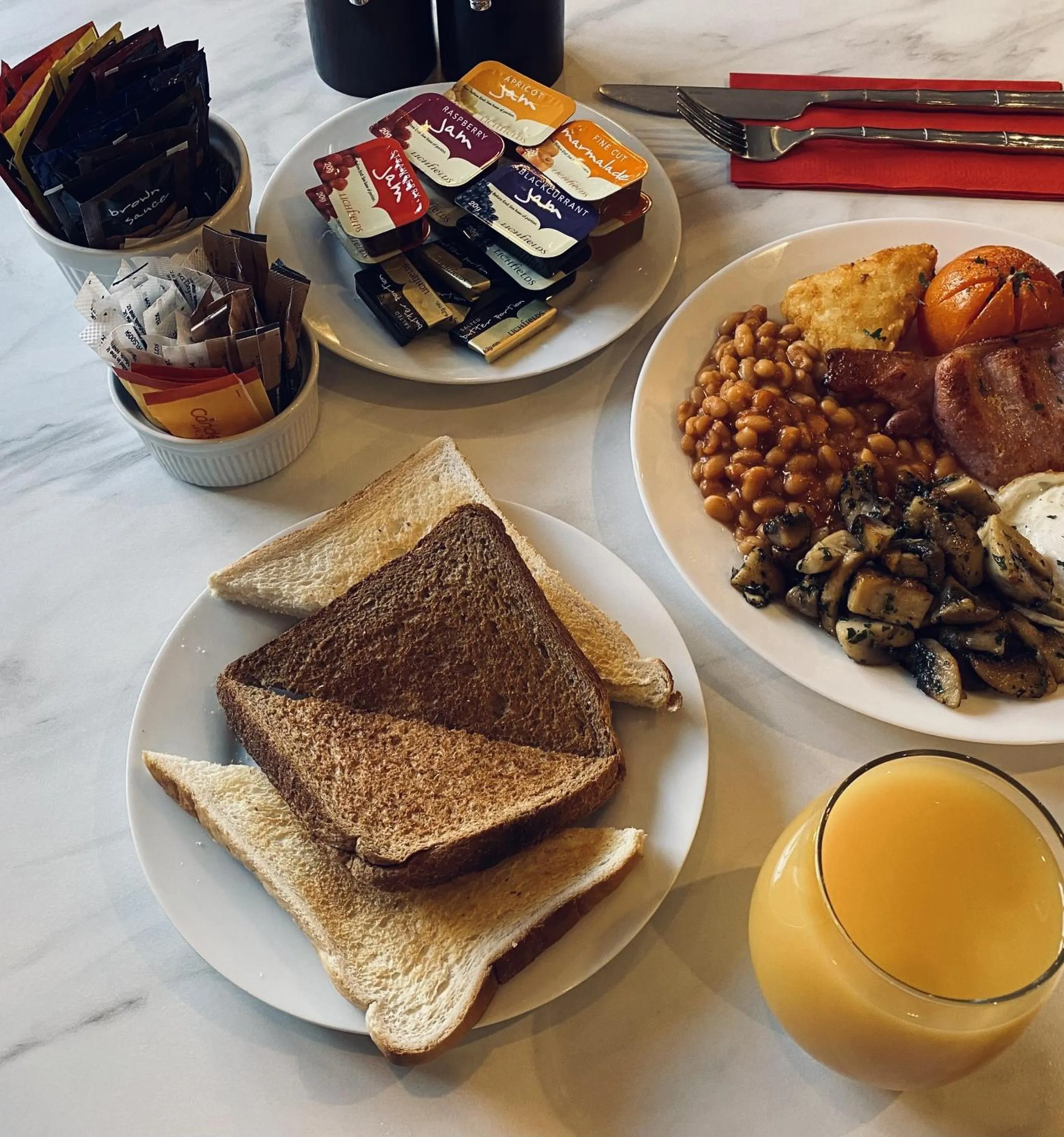 Breakfast in The George Hotel Pangbourne