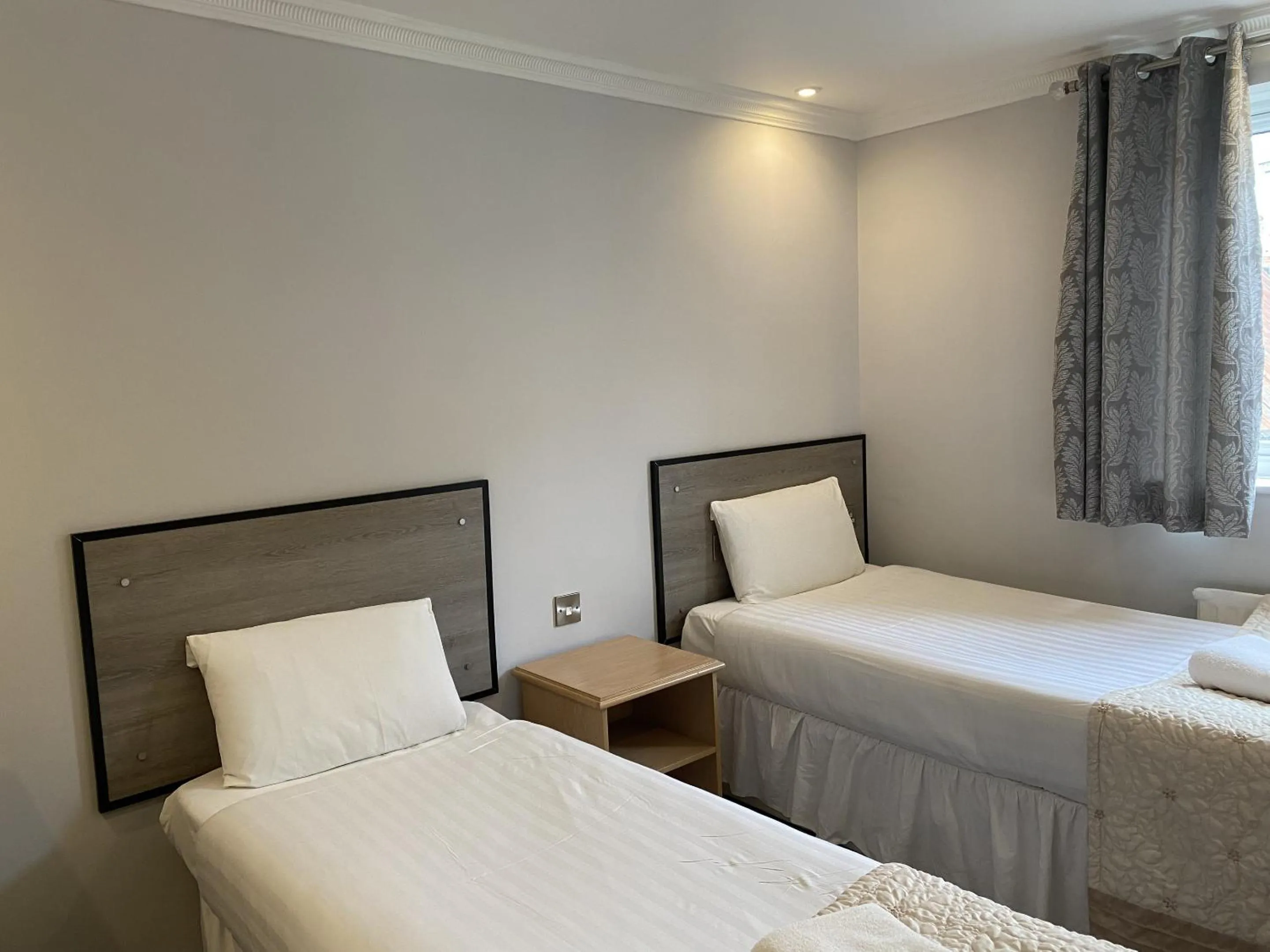 Bedroom, Bed in The George Hotel Pangbourne