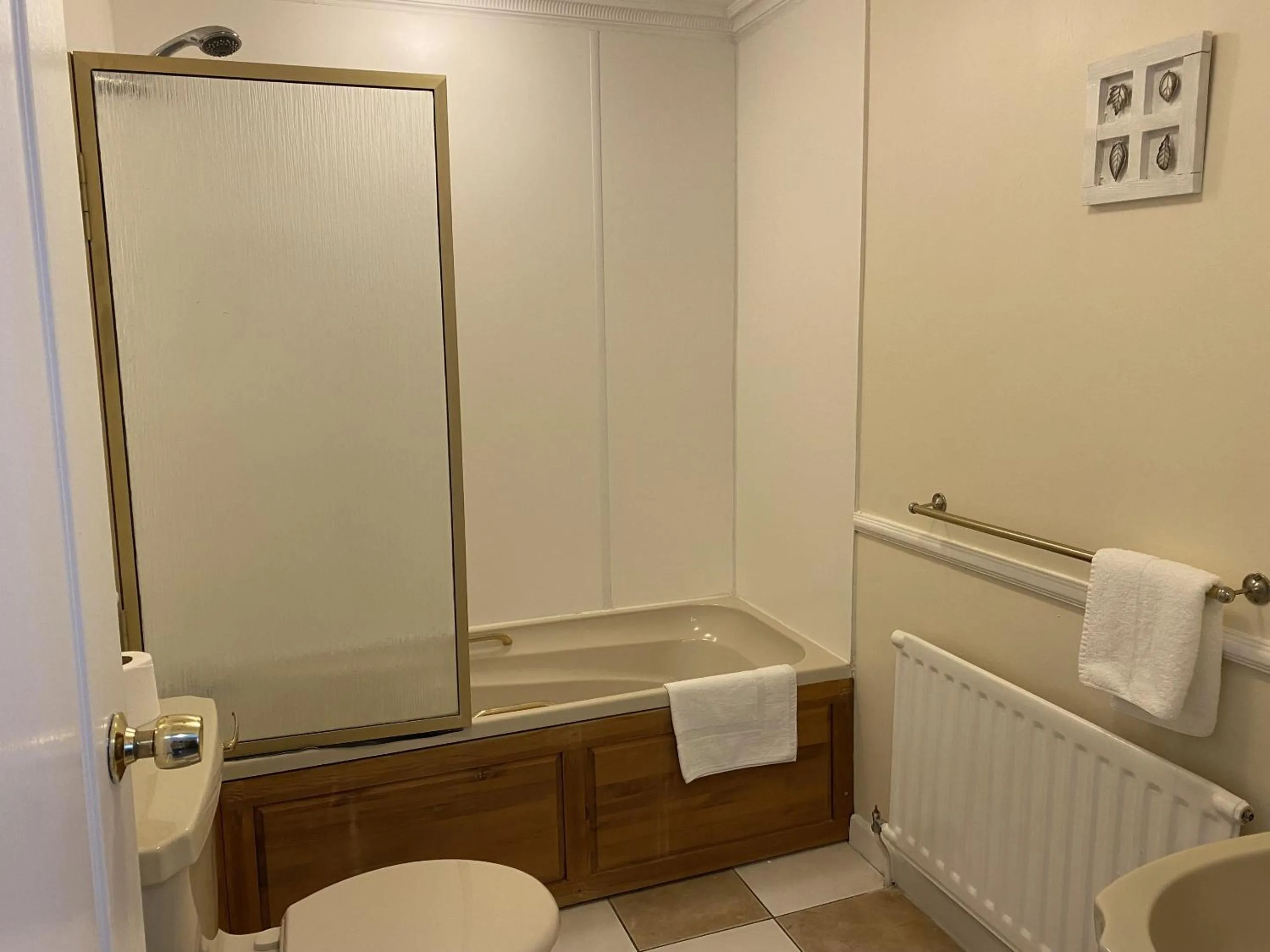 Bathroom in The George Hotel Pangbourne