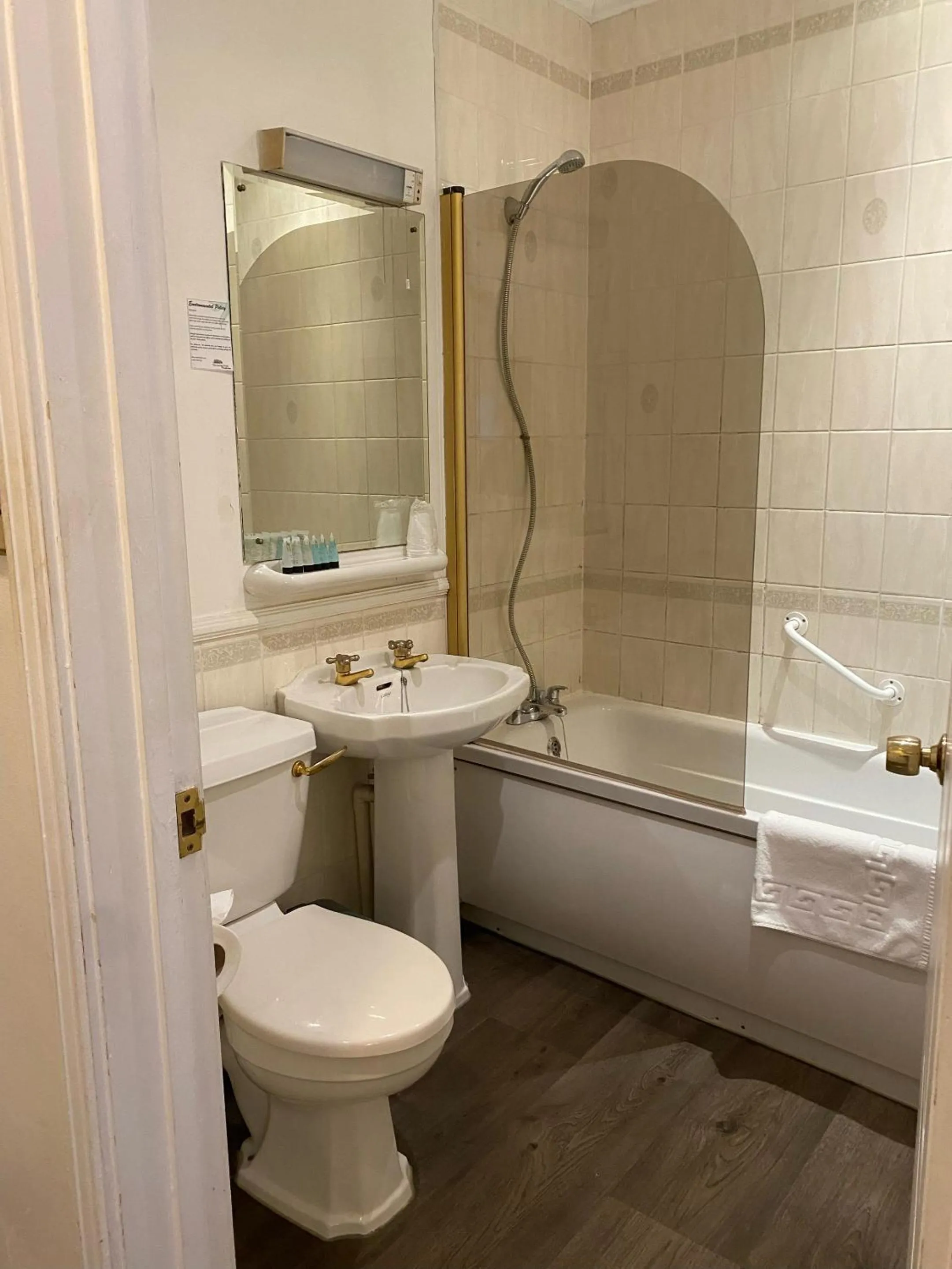 Bathroom in The George Hotel Pangbourne