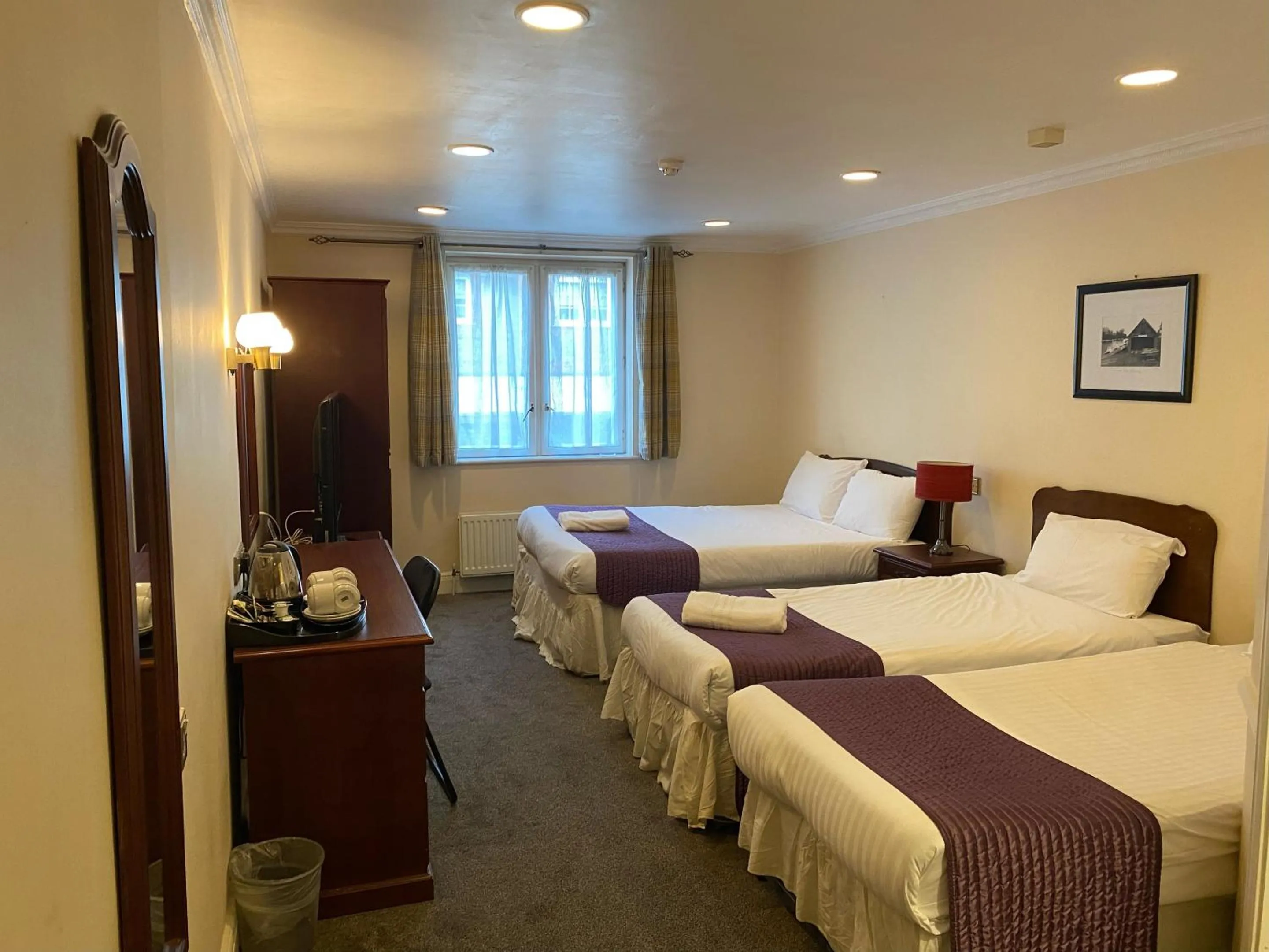 Bedroom, Bed in The George Hotel Pangbourne