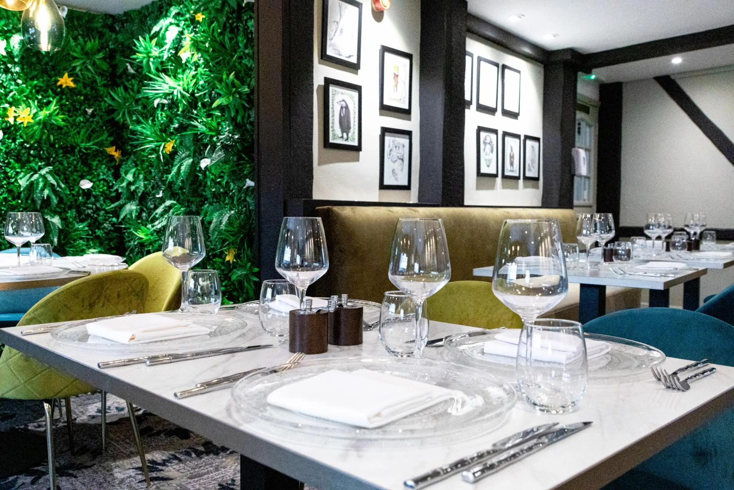 Dining area in The George Hotel Pangbourne