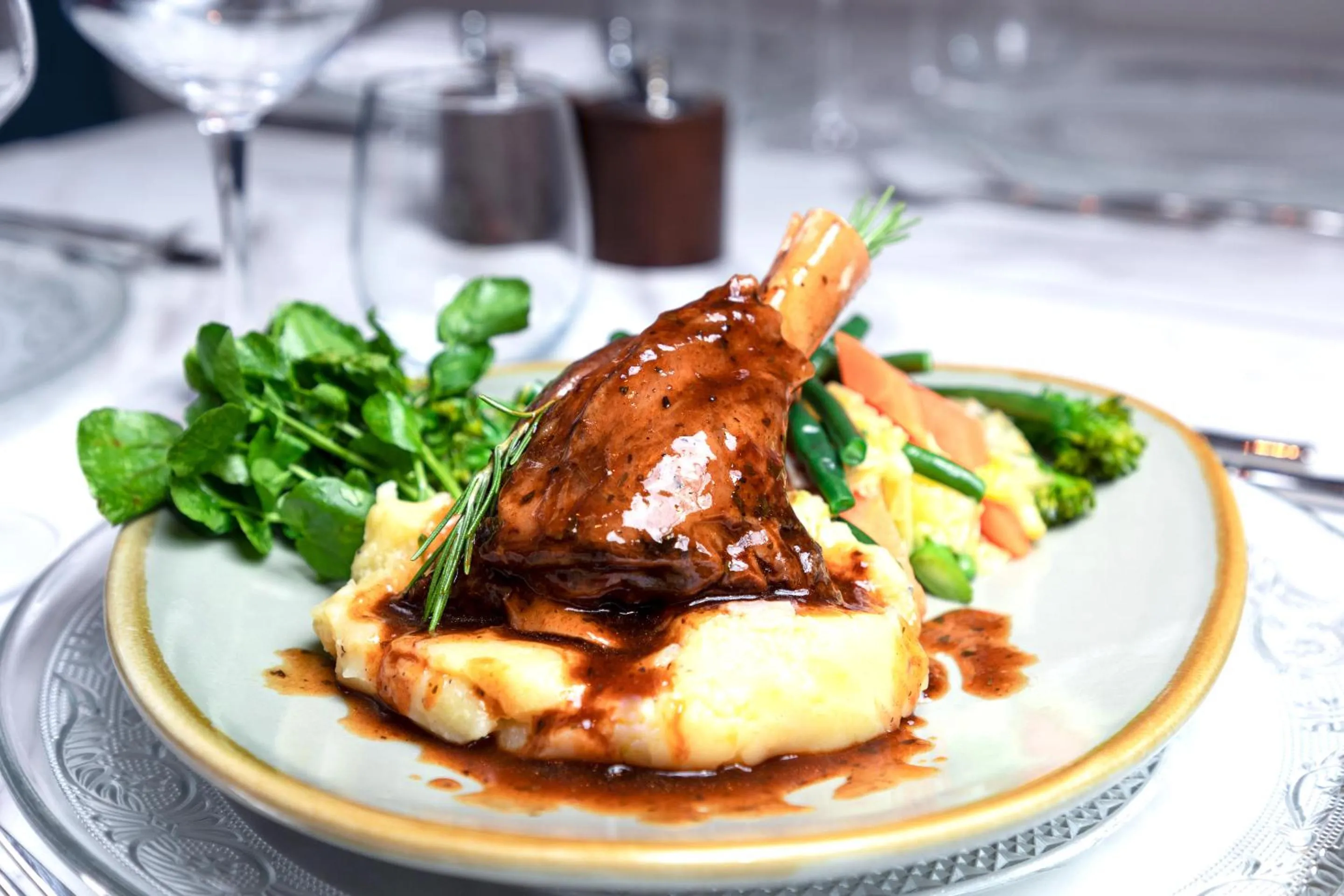 Dining area in The George Hotel Pangbourne
