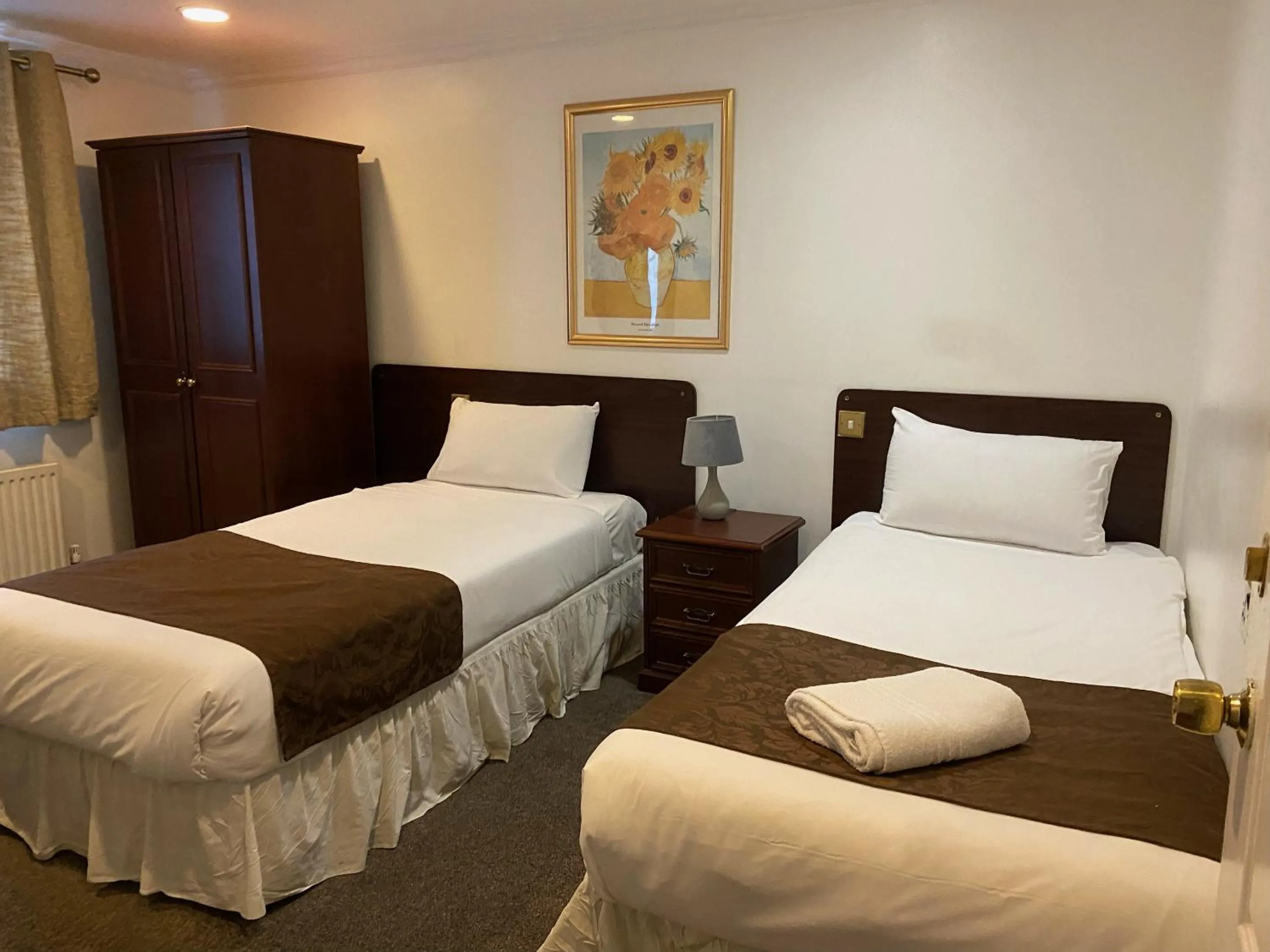 Bedroom, Bed in The George Hotel Pangbourne