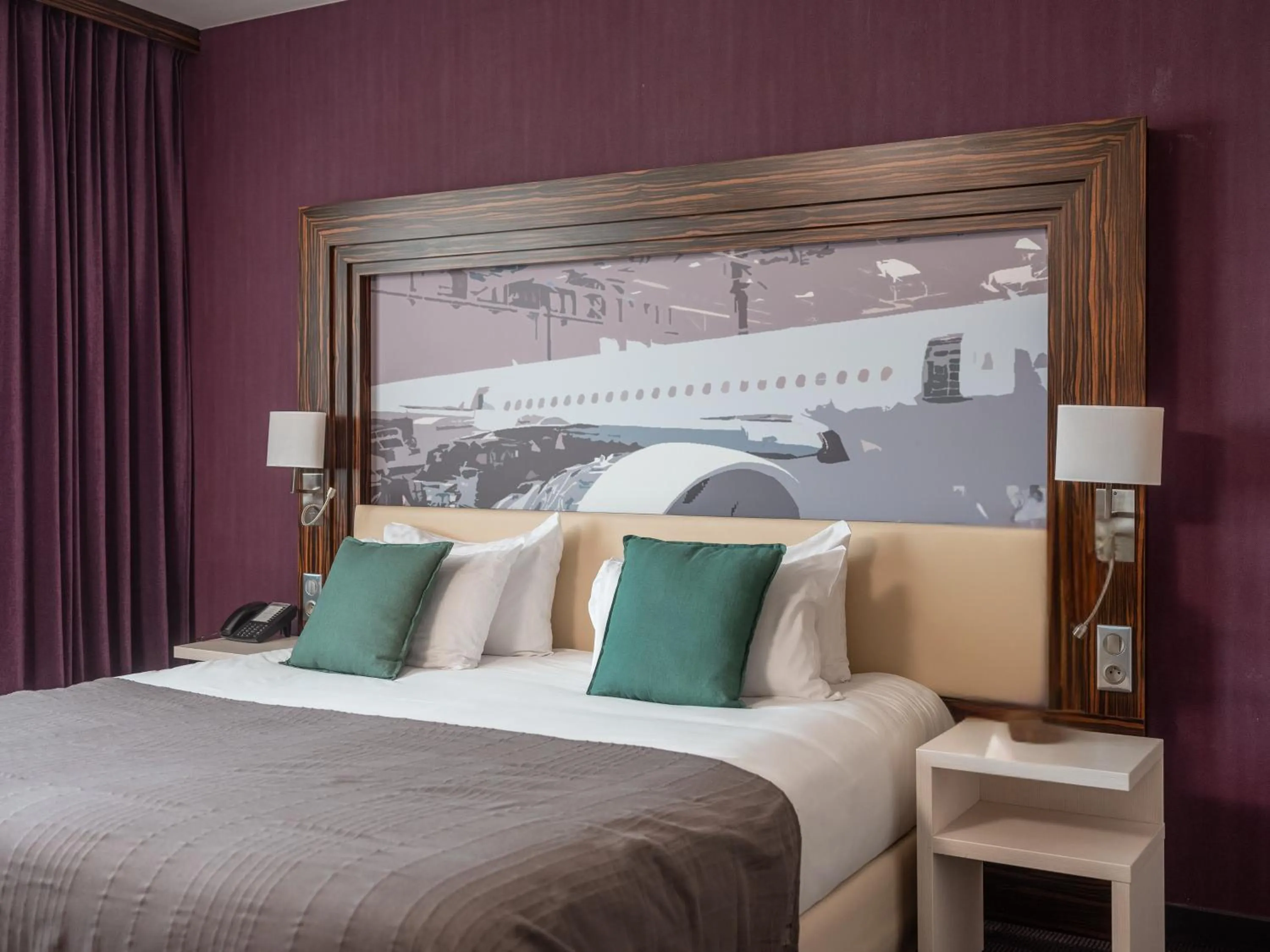 Photo of the whole room, Bed in Holiday Inn Toulouse Airport by IHG