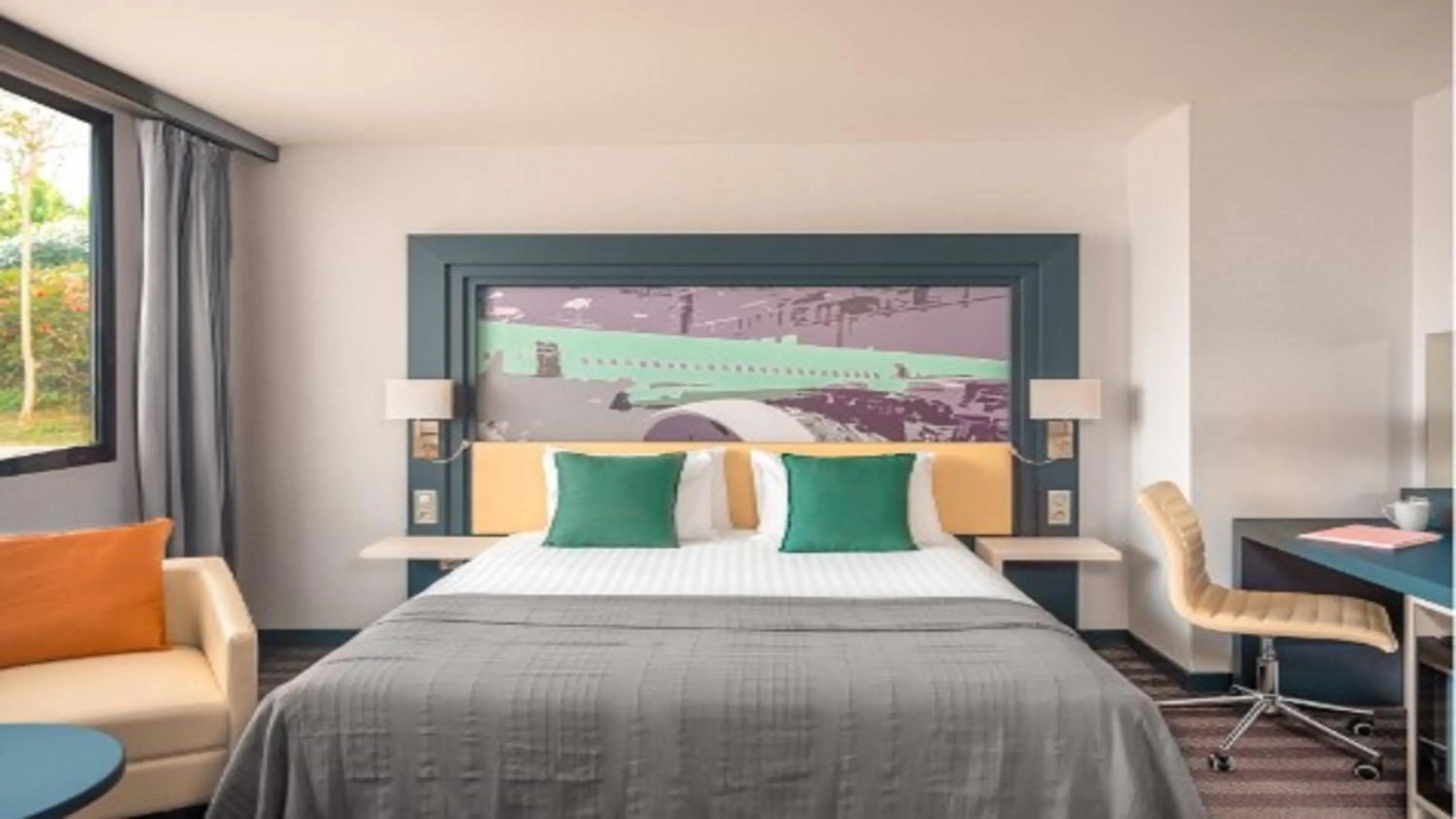 Photo of the whole room, Bed in Holiday Inn Toulouse Airport by IHG