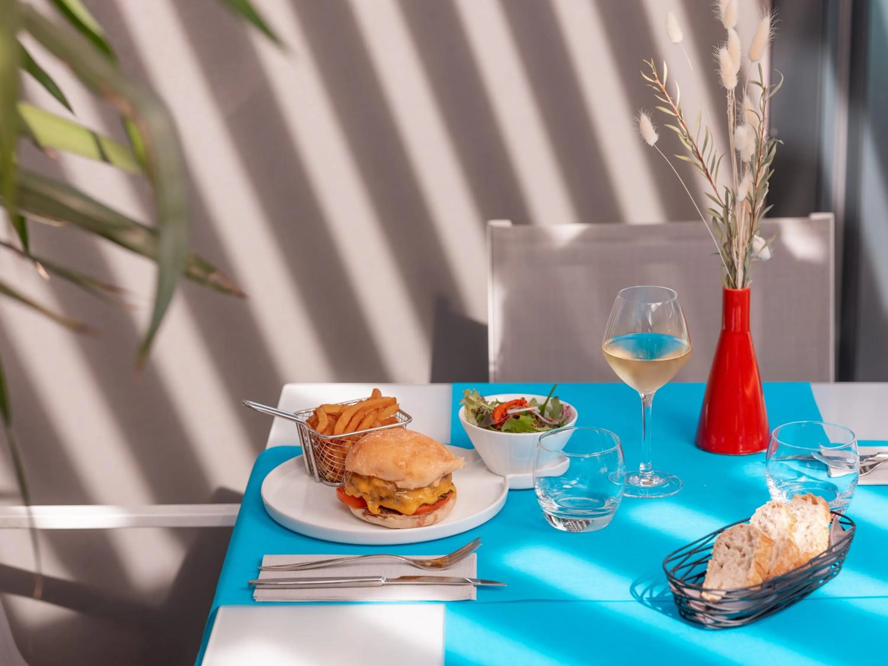 Restaurant/places to eat in Holiday Inn Toulouse Airport by IHG