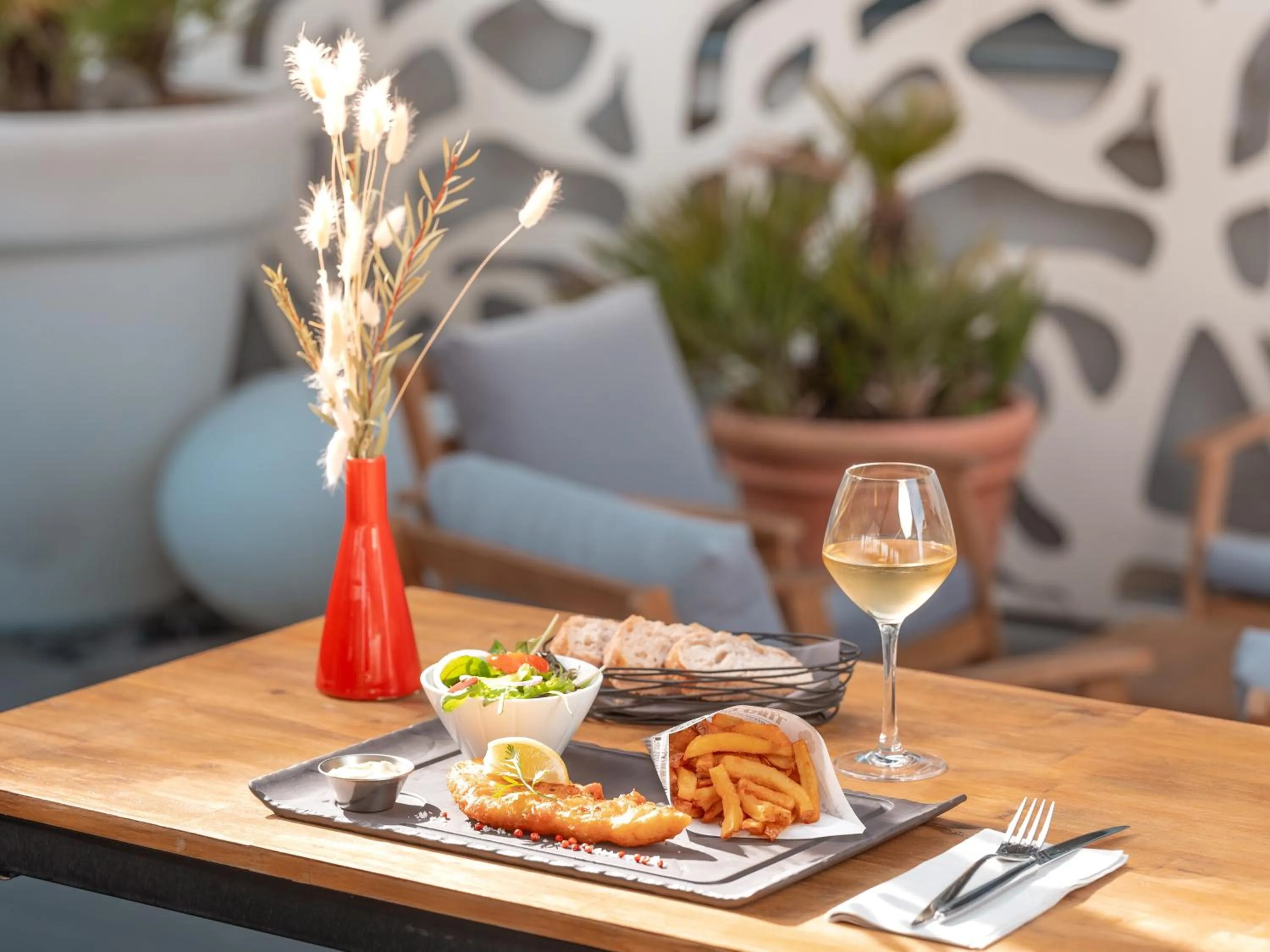 Restaurant/places to eat in Holiday Inn Toulouse Airport by IHG