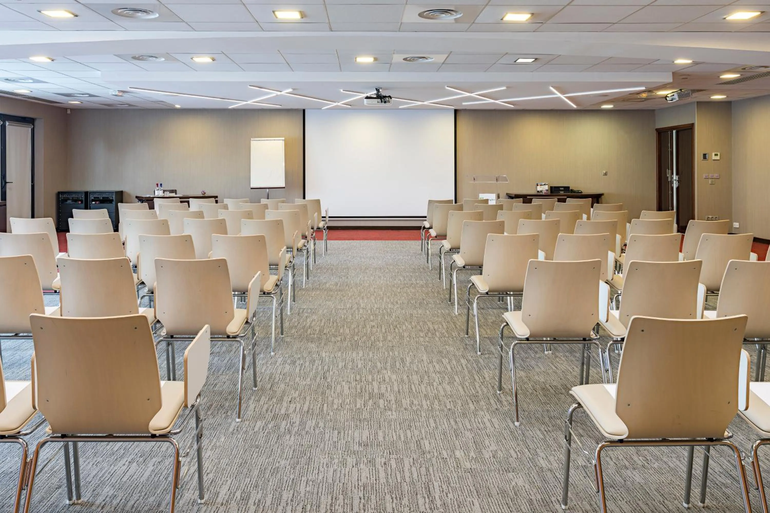 Meeting/conference room in Holiday Inn Toulouse Airport by IHG