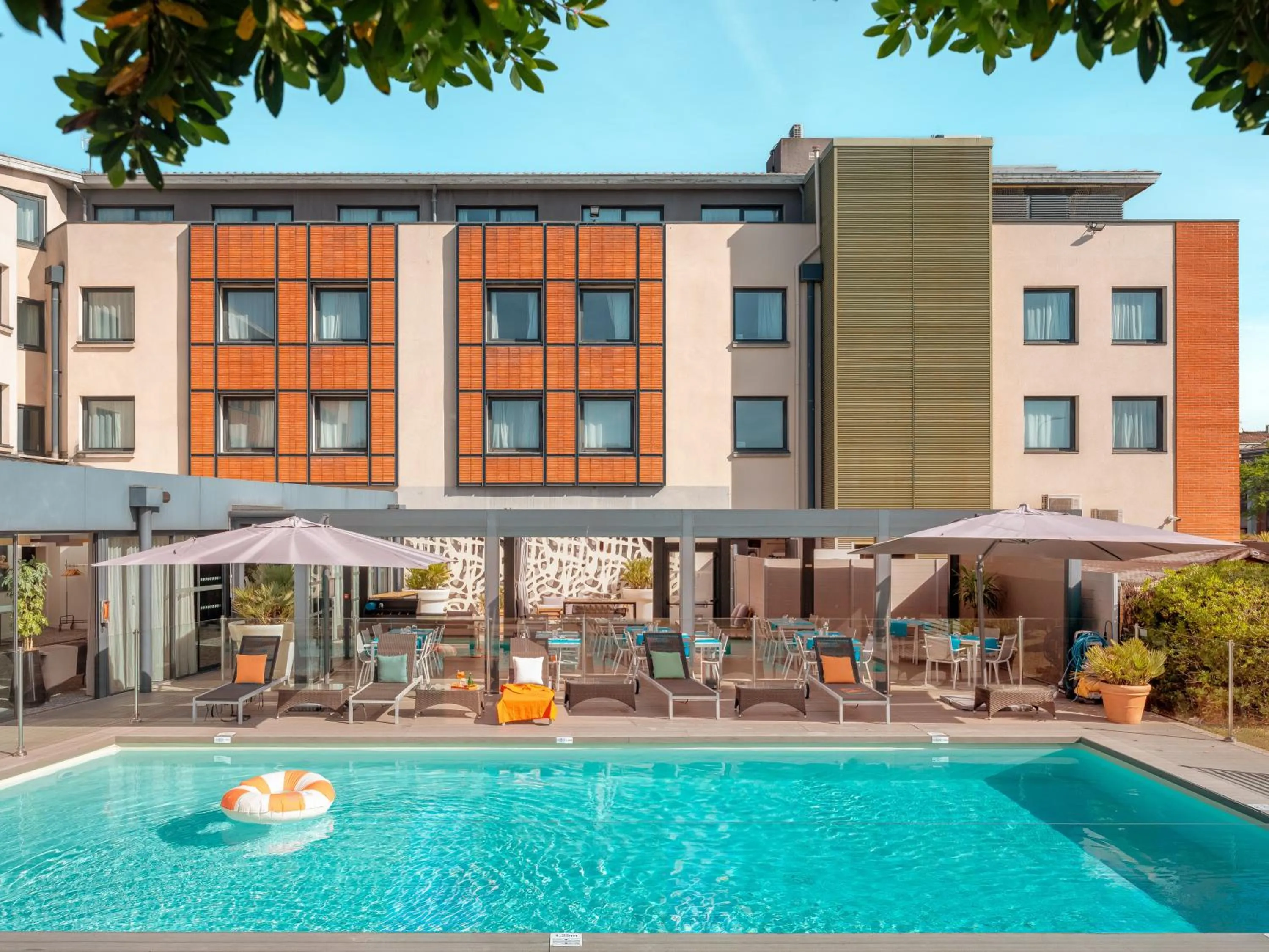 Swimming pool in Holiday Inn Toulouse Airport by IHG