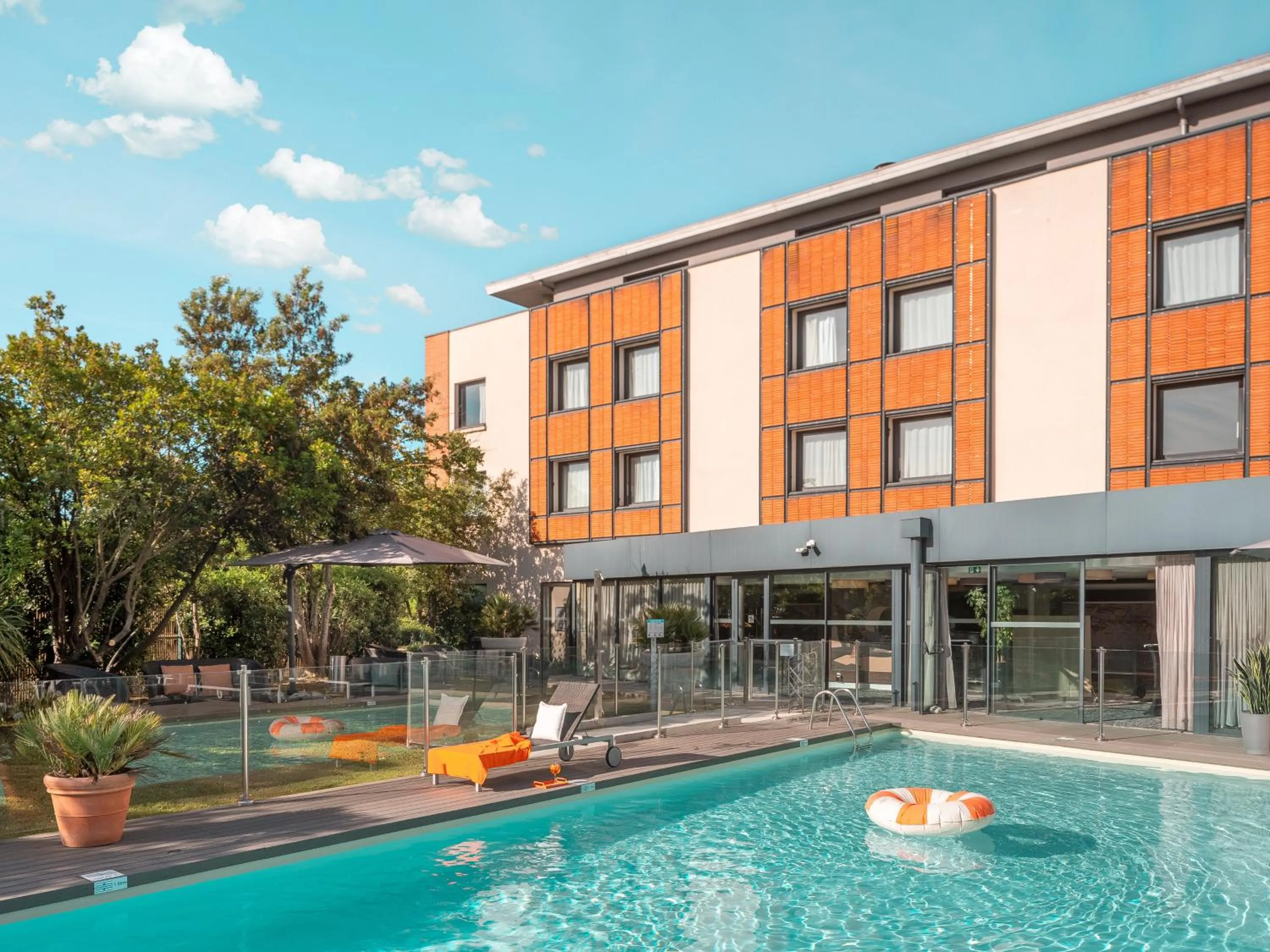 Swimming pool in Holiday Inn Toulouse Airport by IHG