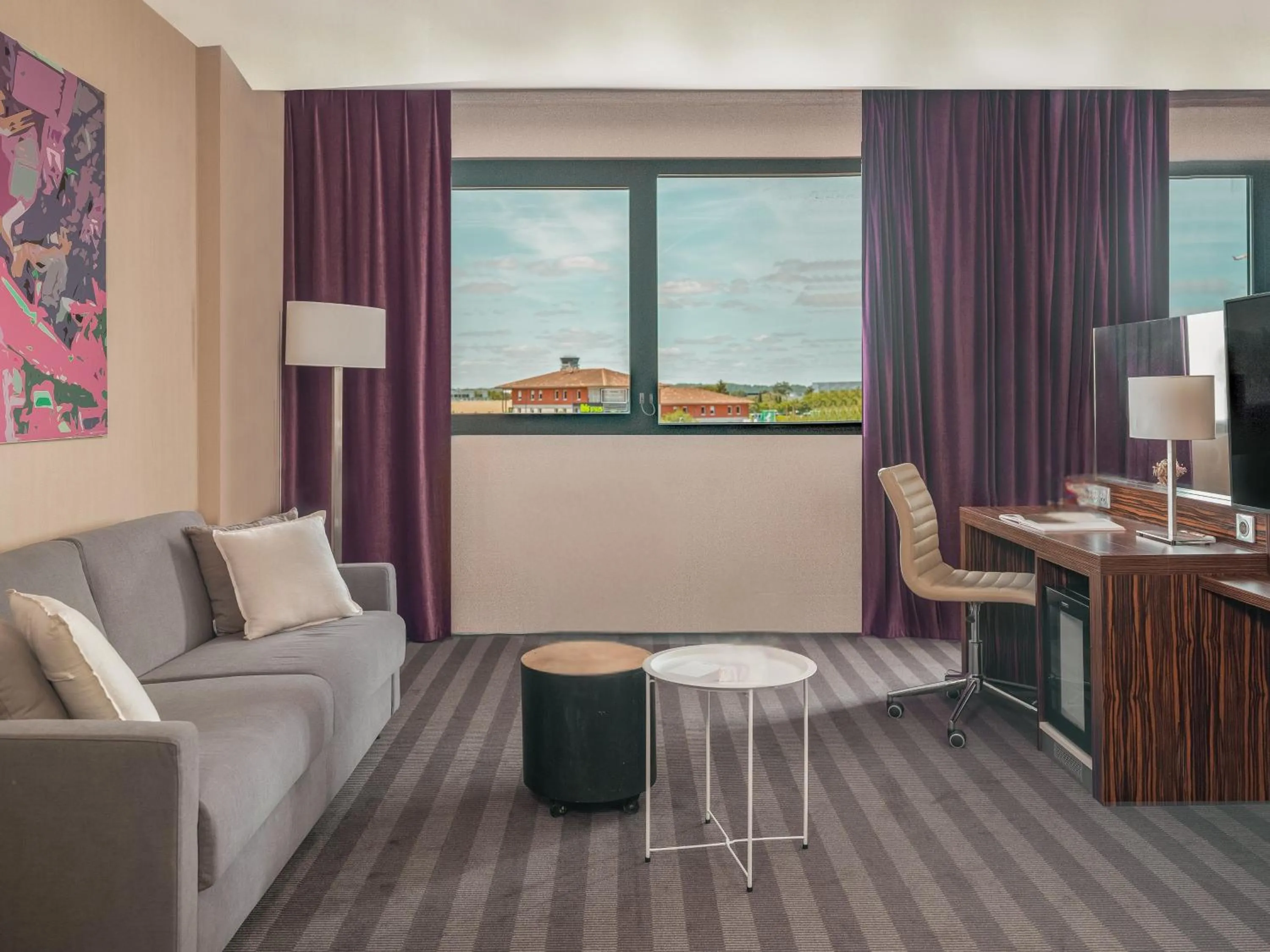 Photo of the whole room in Holiday Inn Toulouse Airport by IHG