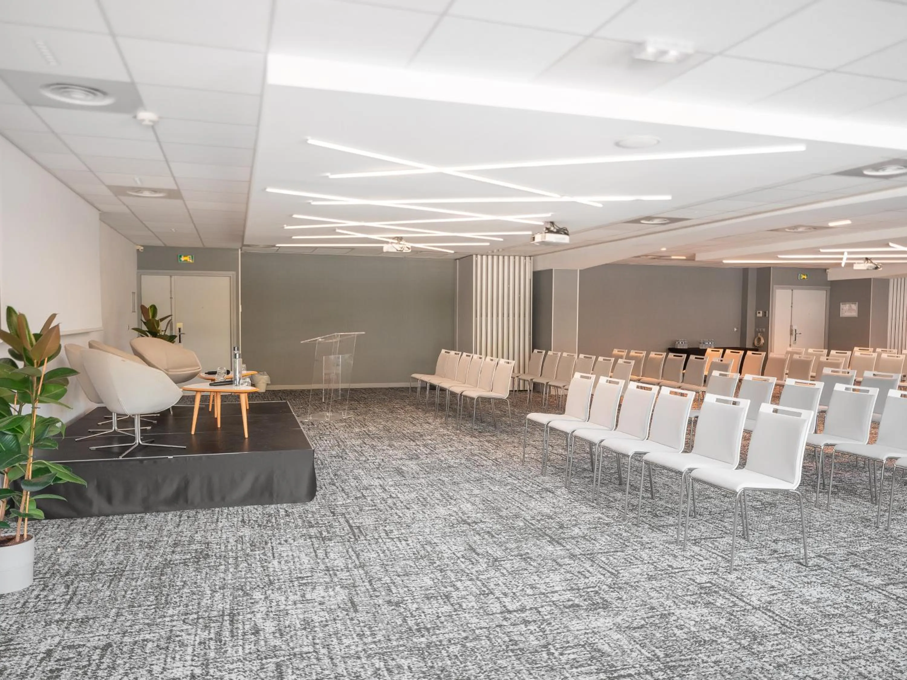 Meeting/conference room in Holiday Inn Toulouse Airport by IHG