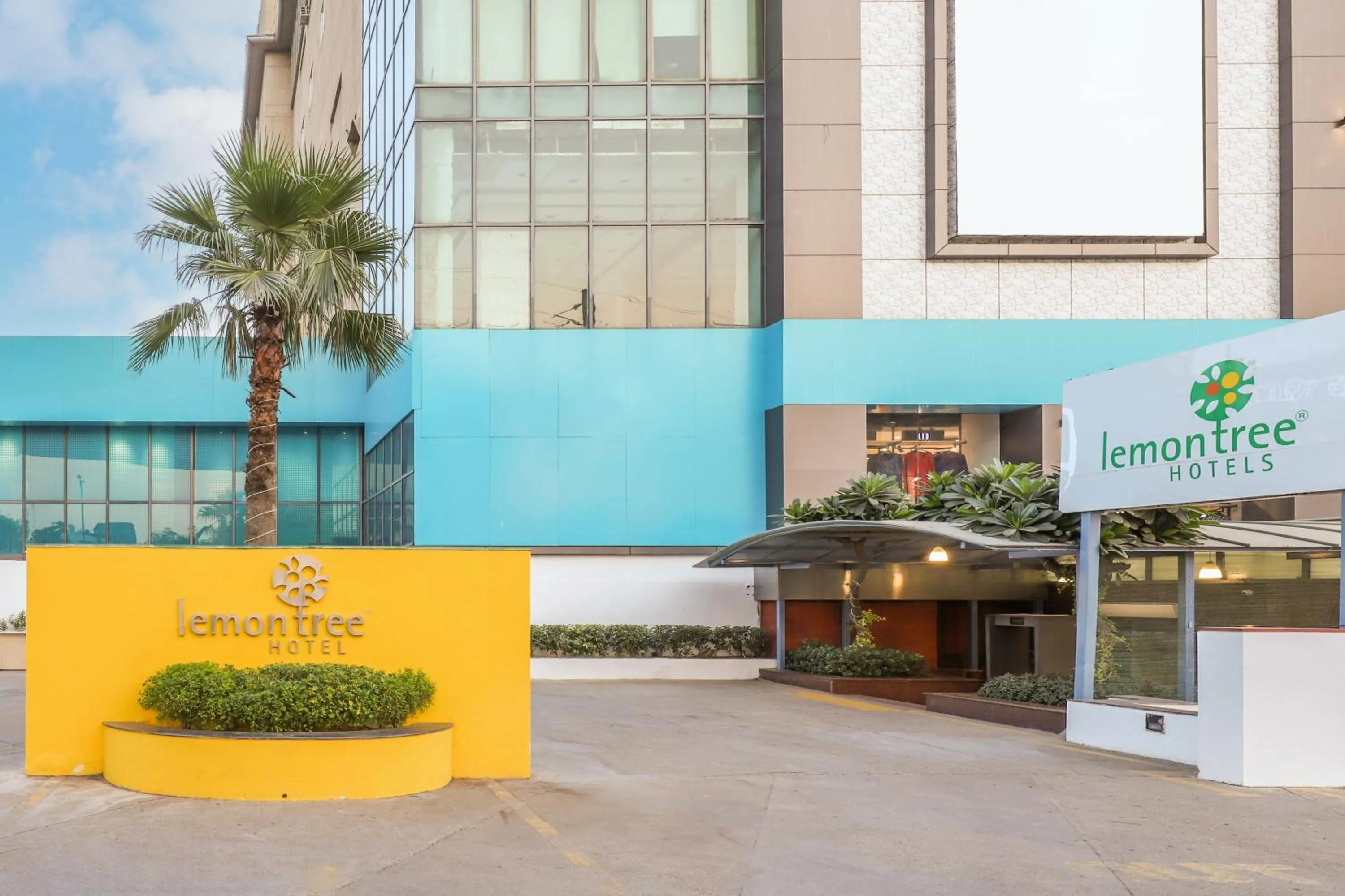 Facade/entrance in Lemon Tree Hotel, East Delhi Mall, Kaushambi