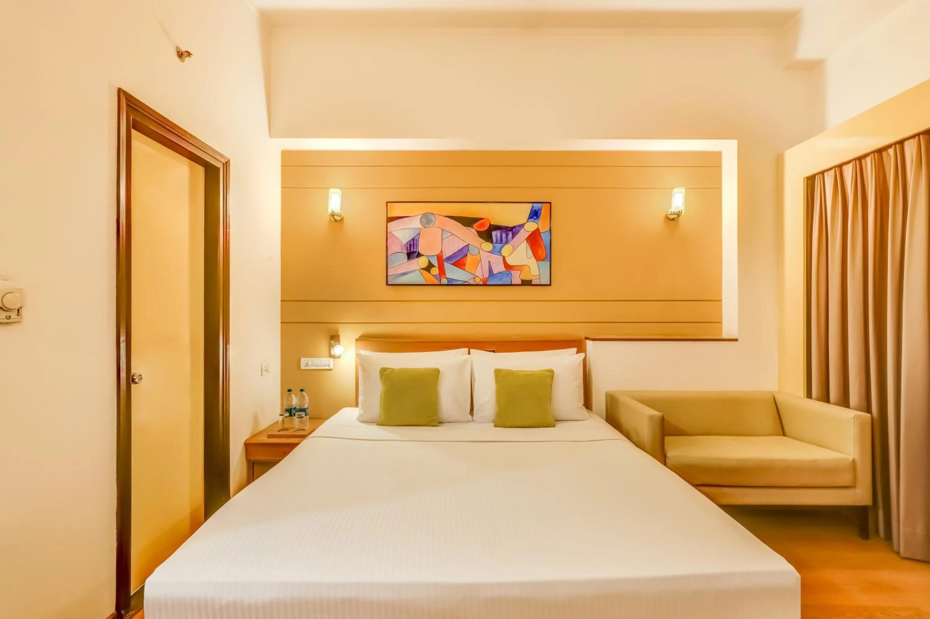 Bed in Lemon Tree Hotel, East Delhi Mall, Kaushambi