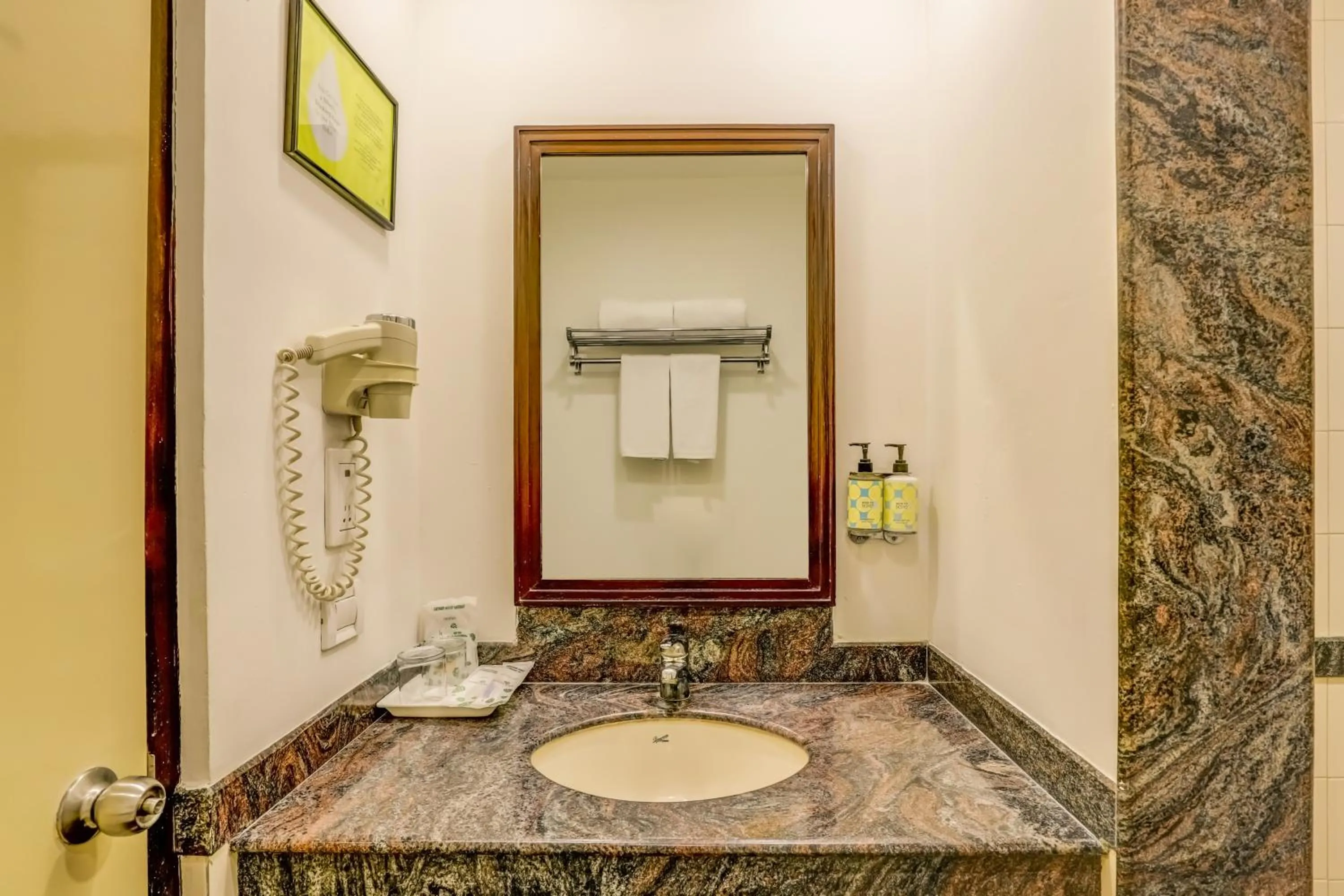 Lemon Tree Hotel, East Delhi Mall, Kaushambi