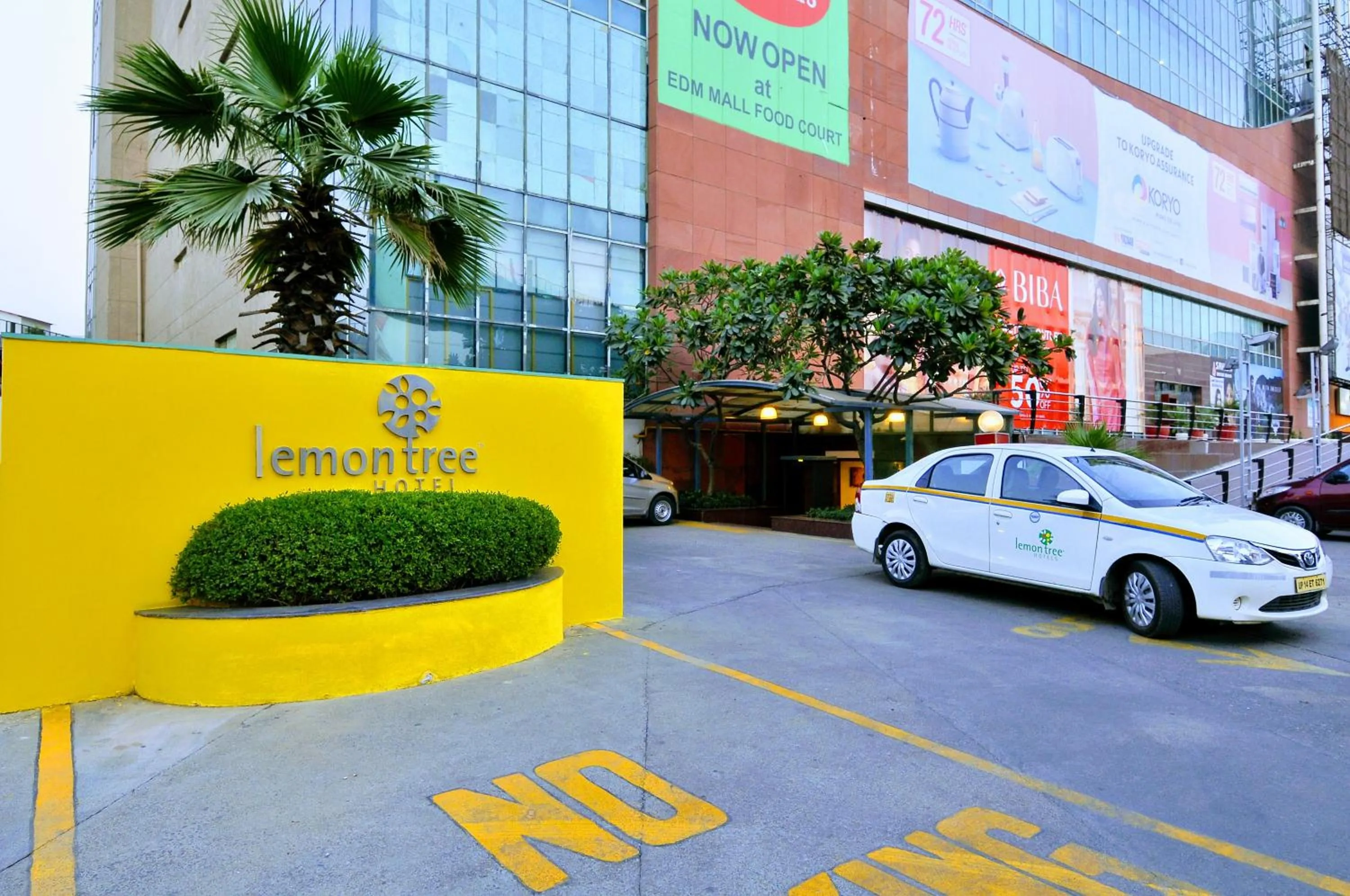 Facade/entrance in Lemon Tree Hotel, East Delhi Mall, Kaushambi
