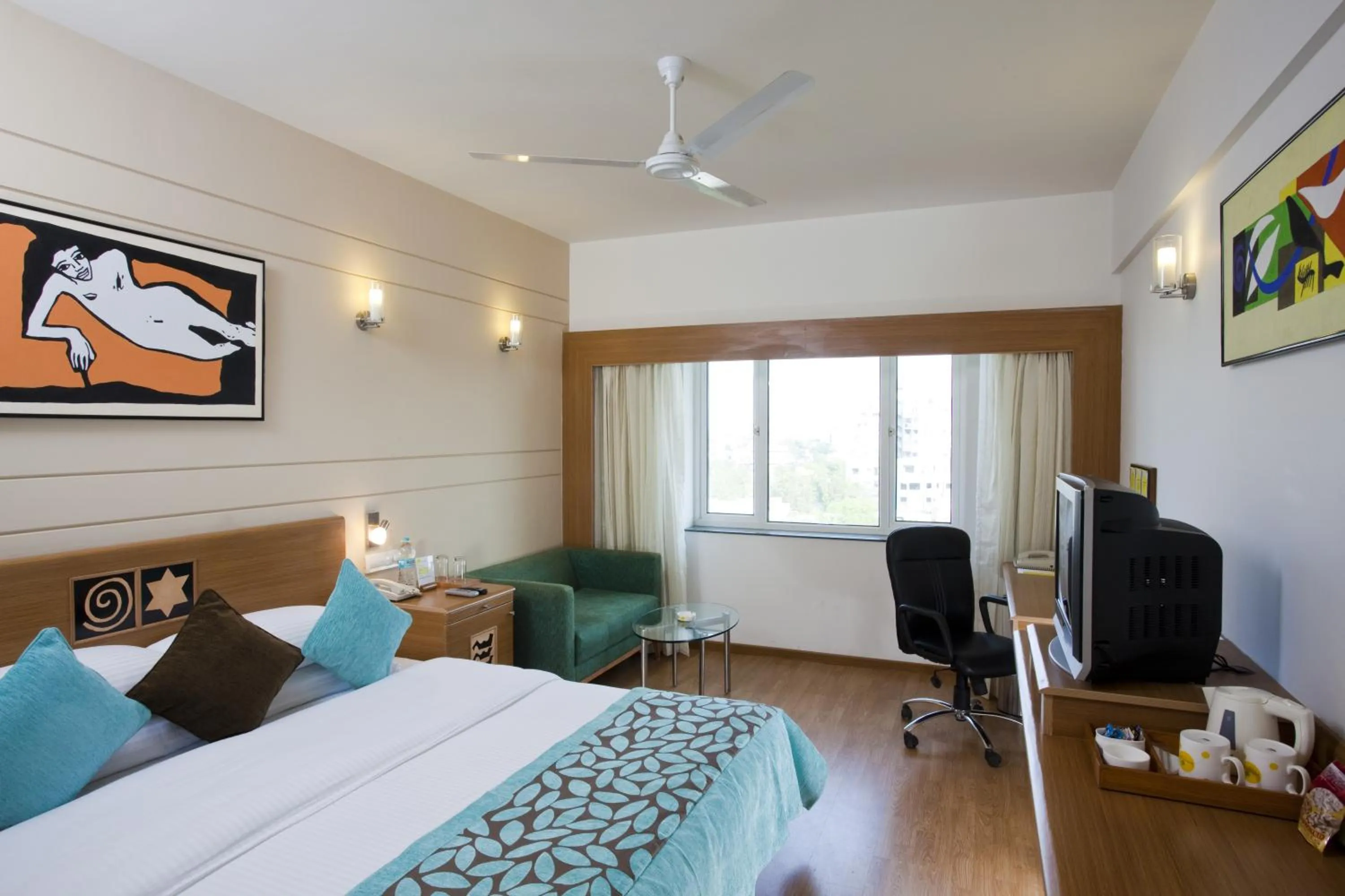 Bedroom, Bed in Lemon Tree Hotel, East Delhi Mall, Kaushambi