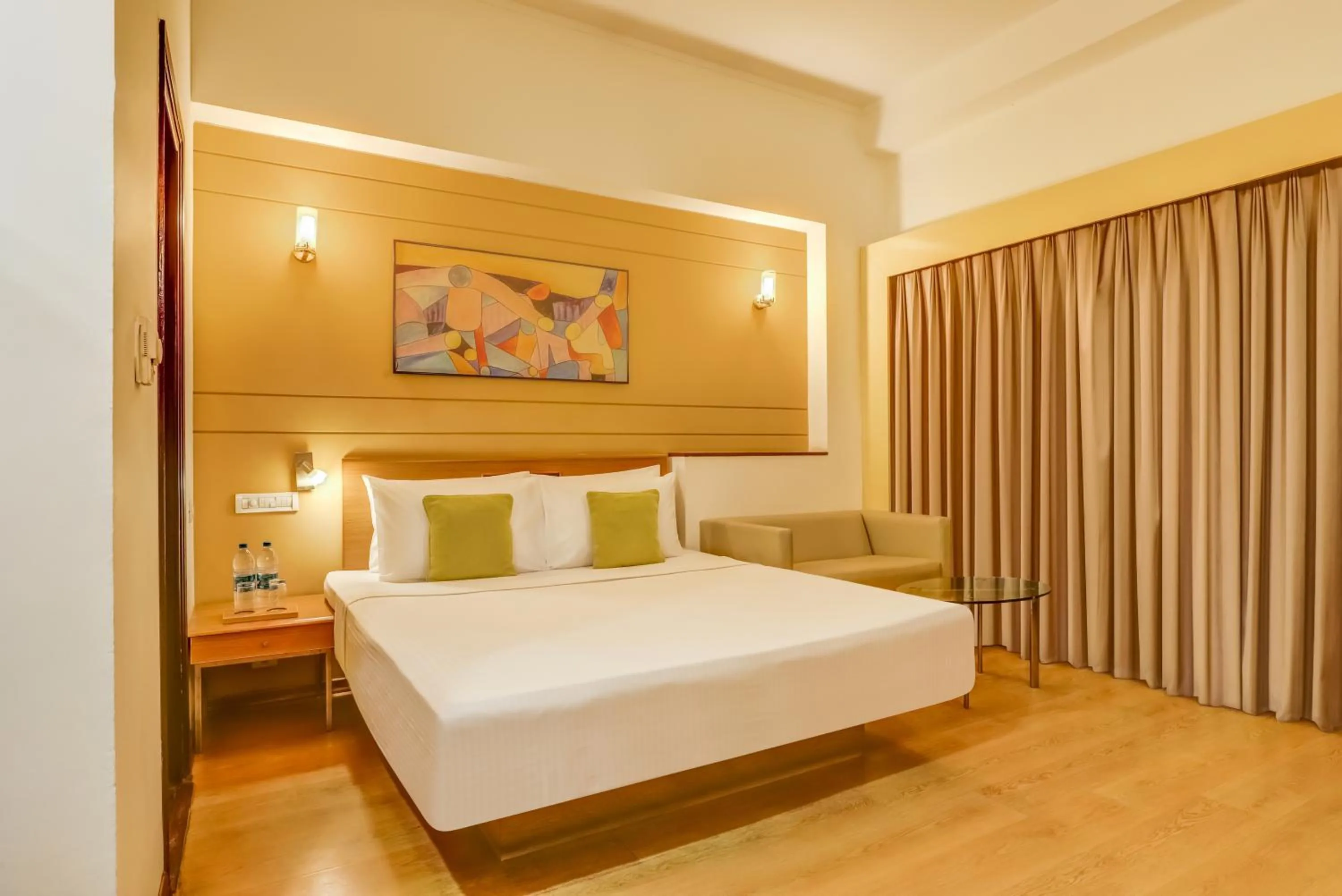 Bed in Lemon Tree Hotel, East Delhi Mall, Kaushambi