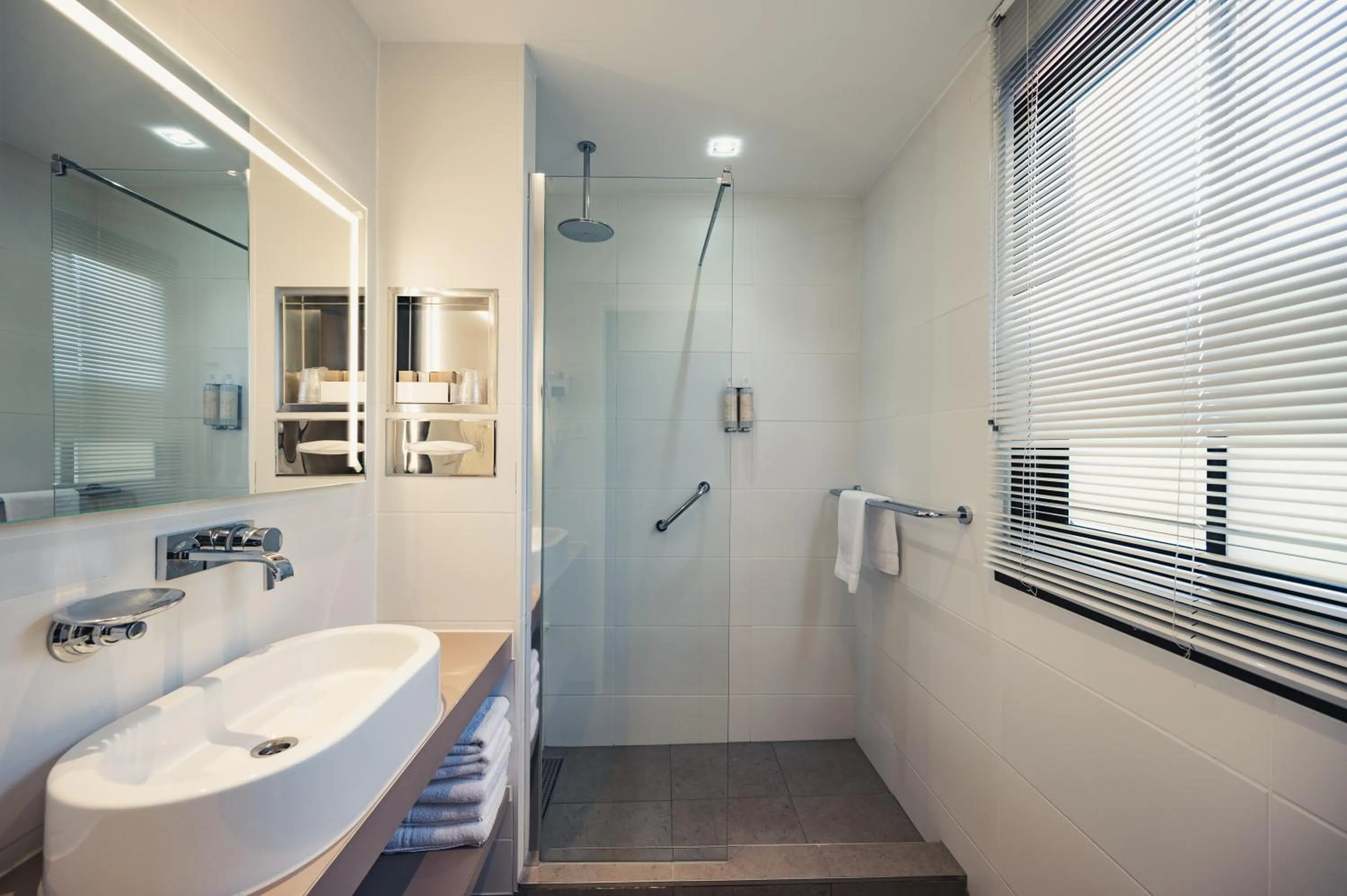 Bathroom in Van der Valk Hotel Le Catalogne Saint Aygulf