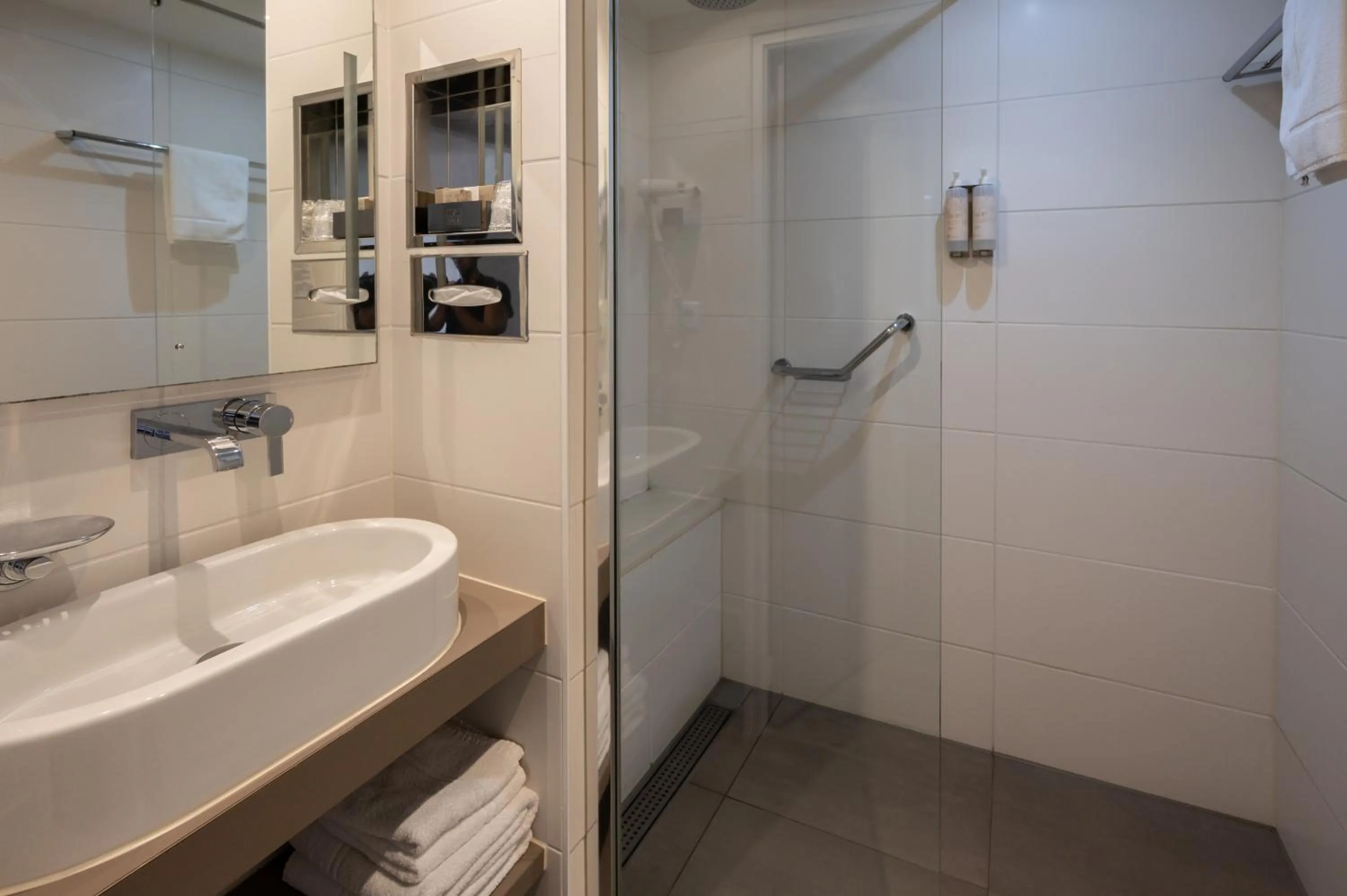 Bathroom in Van der Valk Hotel Le Catalogne Saint Aygulf