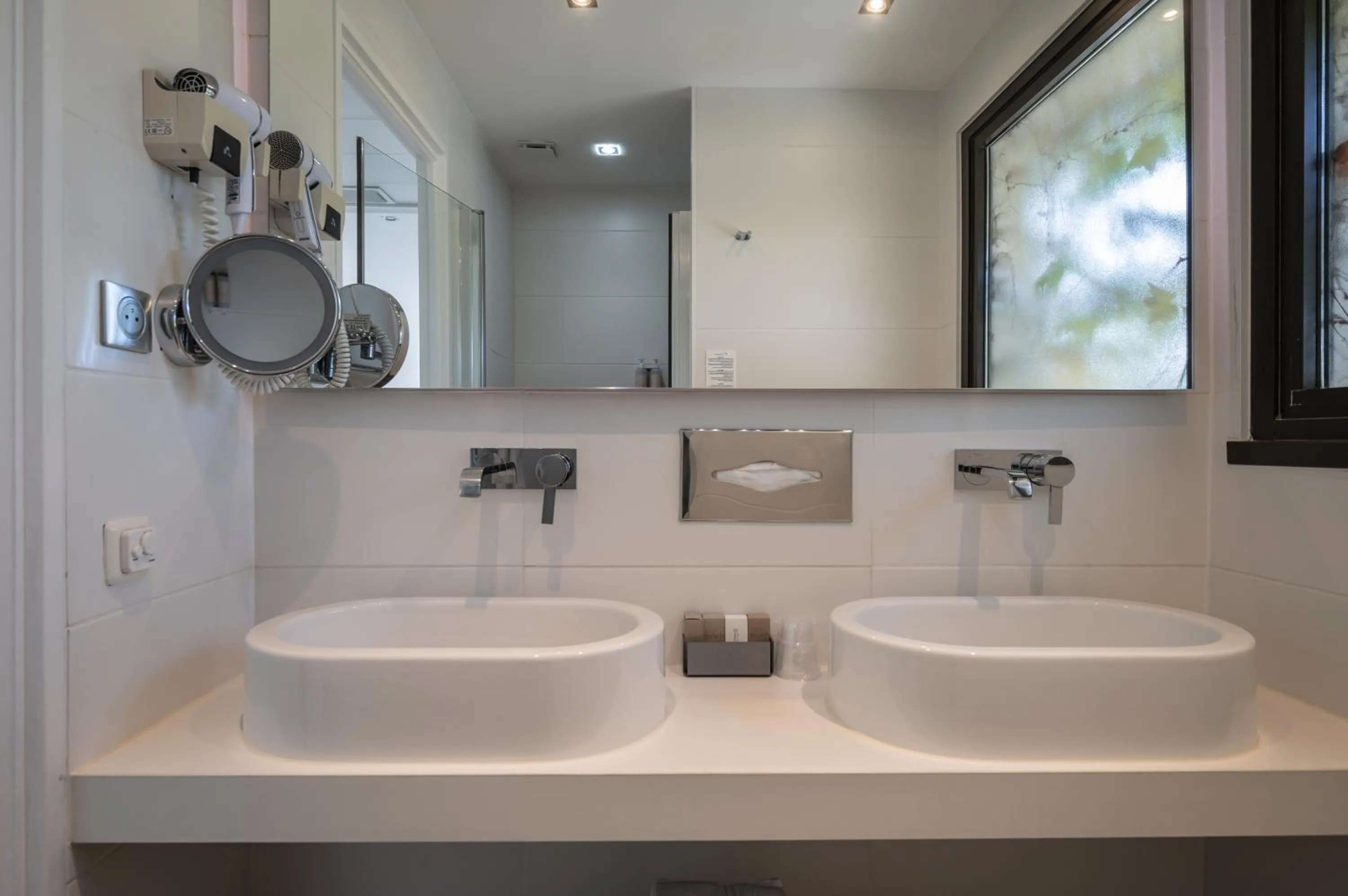 Bathroom in Van der Valk Hotel Le Catalogne Saint Aygulf